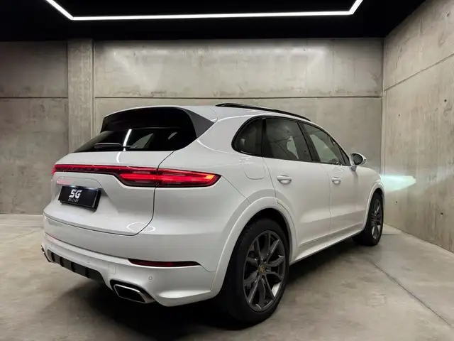 Porsche Cayenne view 7