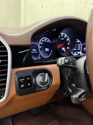 Porsche Cayenne view 15