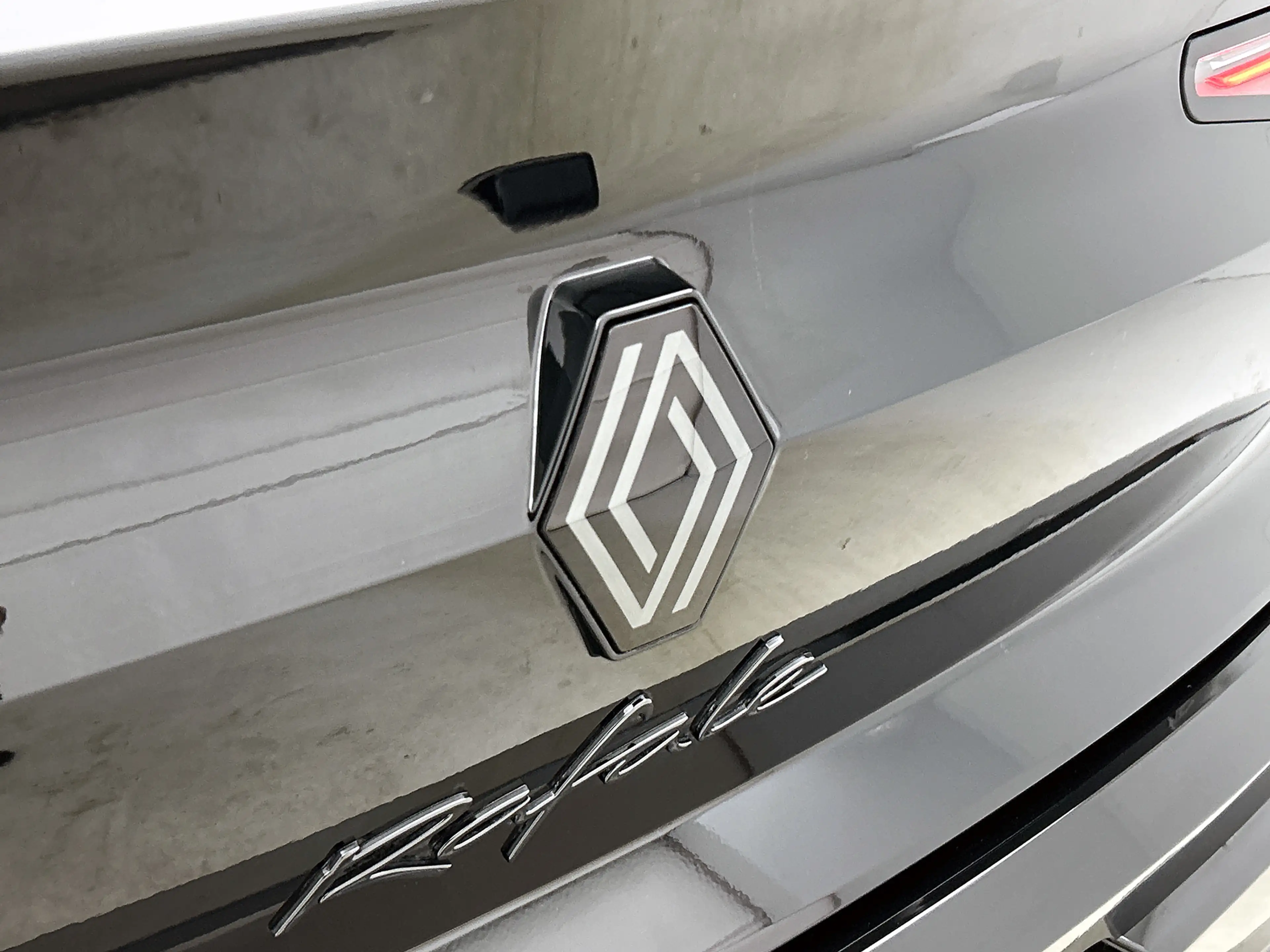 Renault Rafale 1.2 E-Tech 4x4 plug-in hybrid 300 esprit Alpine Ma — photo 13