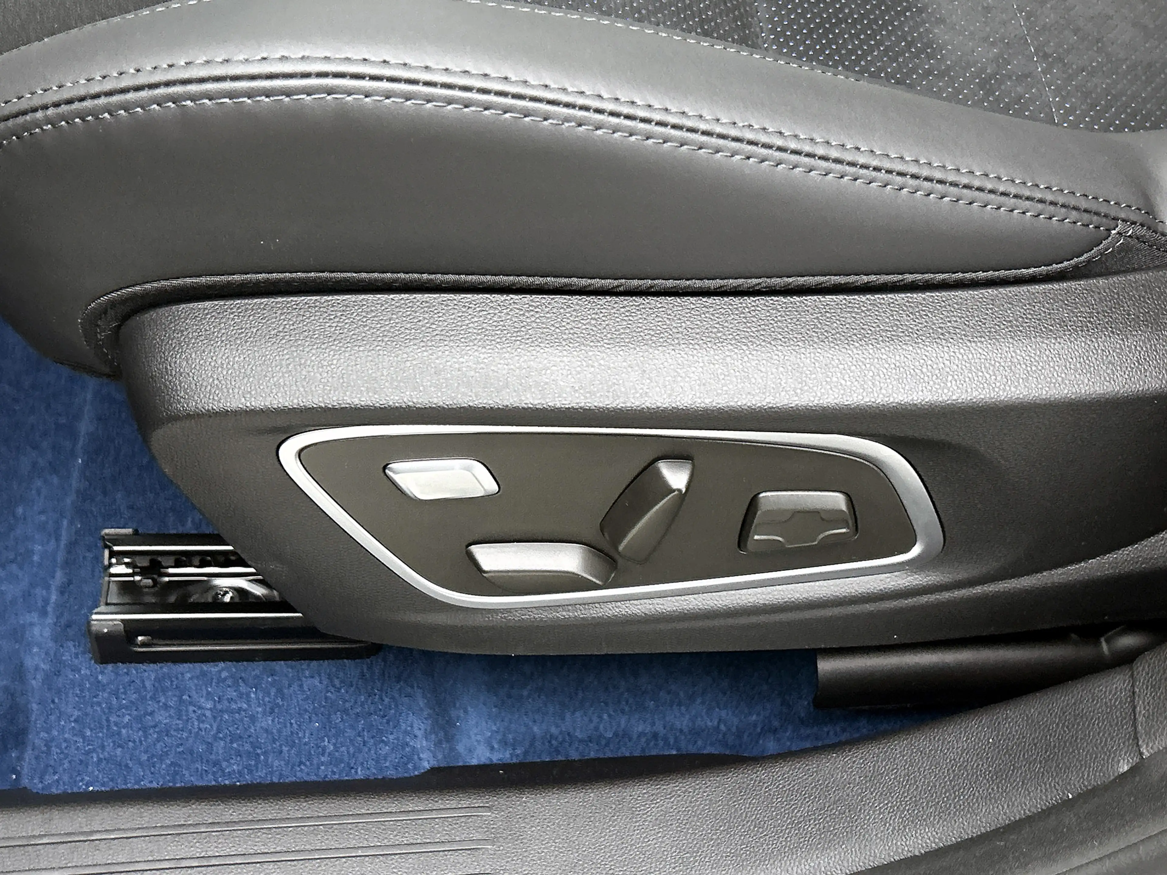 Renault Rafale 1.2 E-Tech 4x4 plug-in hybrid 300 esprit Alpine Ma — photo 25
