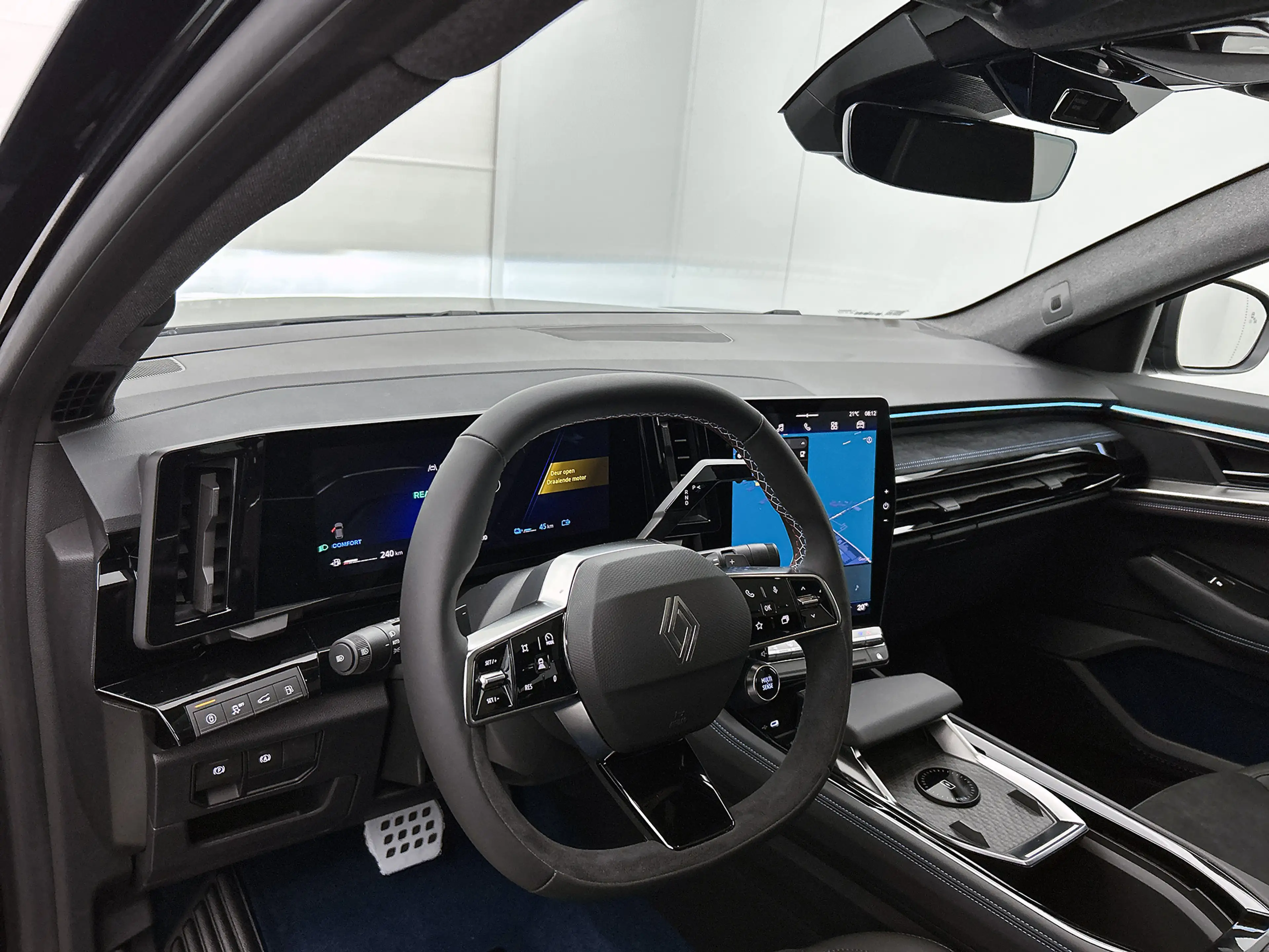 Renault Rafale 1.2 E-Tech 4x4 plug-in hybrid 300 esprit Alpine Ma — photo 2