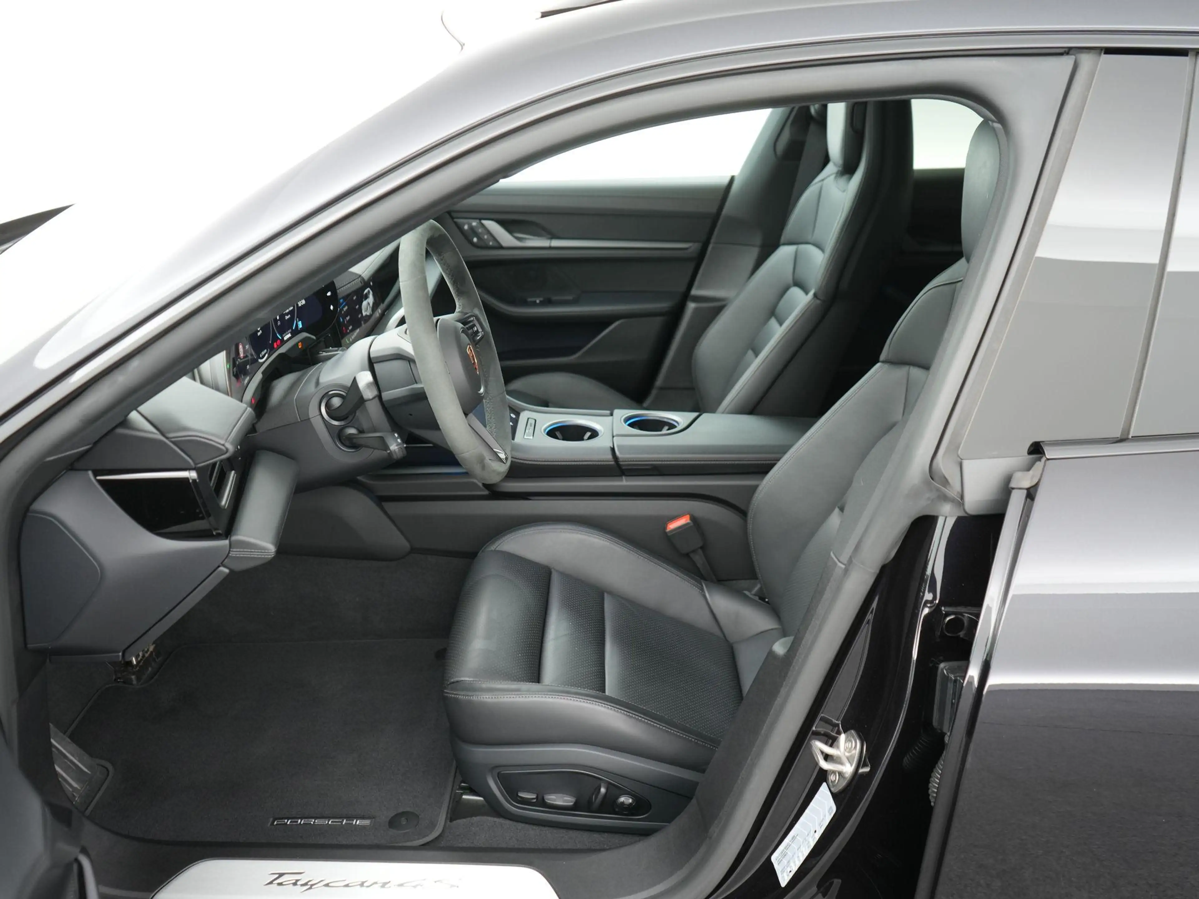 Porsche Taycan Cross Turismo 4S 105 kWh — photo 12