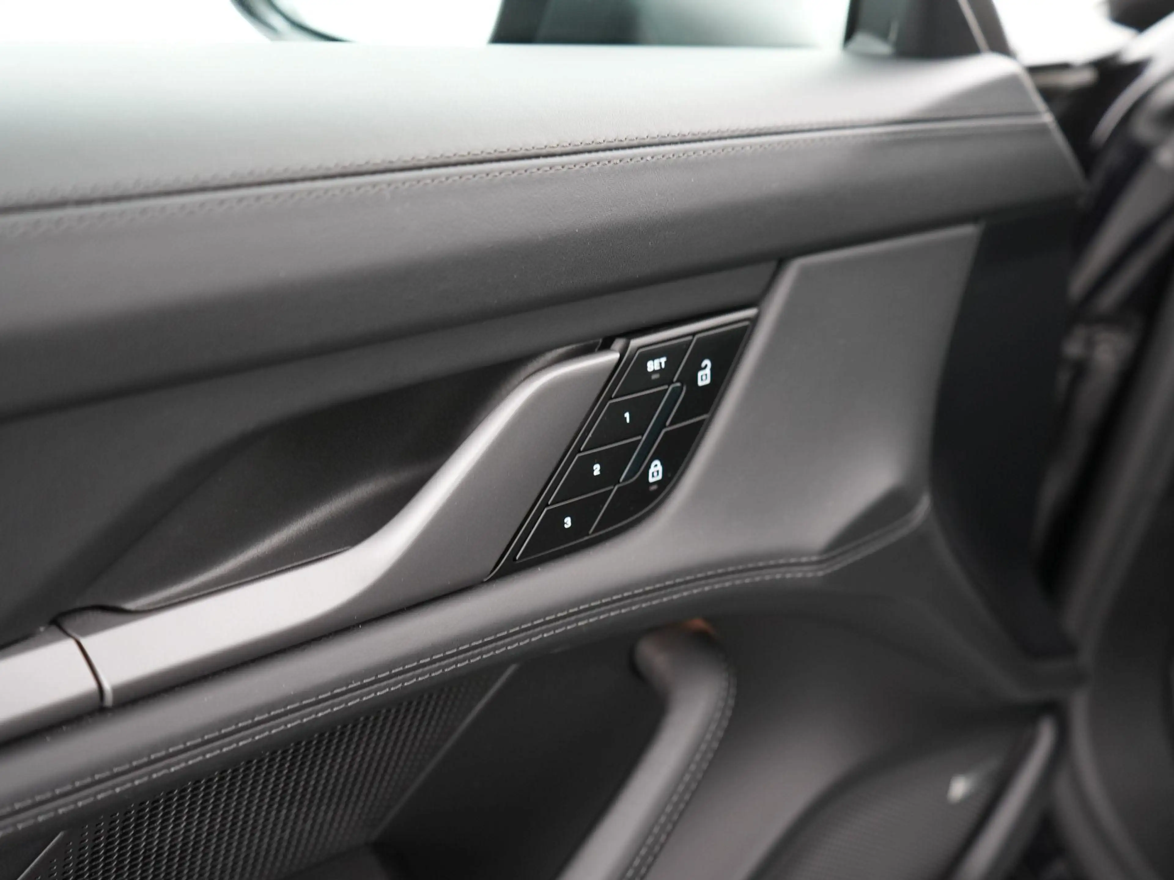 Porsche Taycan Cross Turismo 4S 105 kWh — photo 14