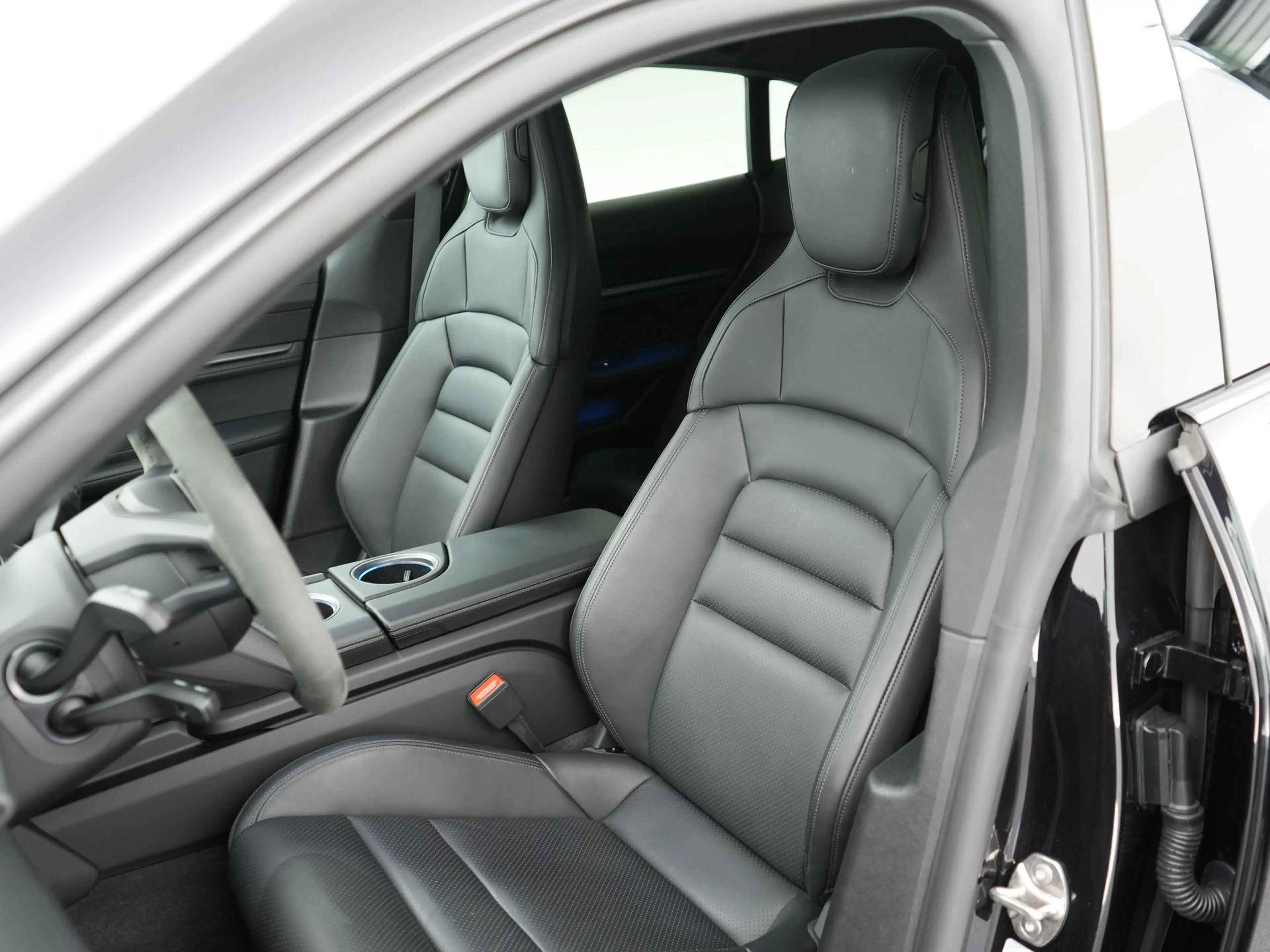 Porsche Taycan Cross Turismo 4S 105 kWh — photo 11