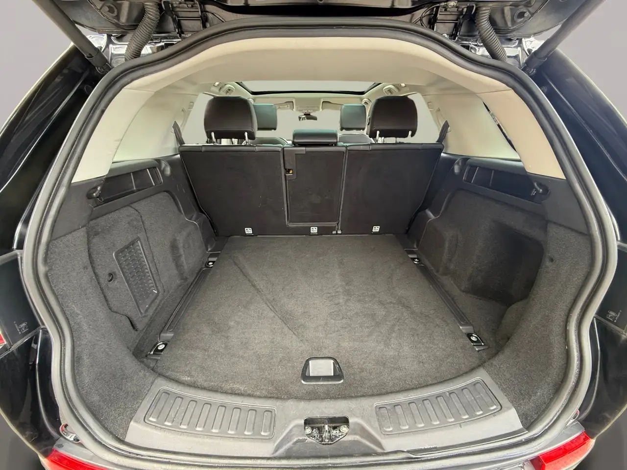 Land Rover Discovery Sport photo Land Rover Discovery Sport