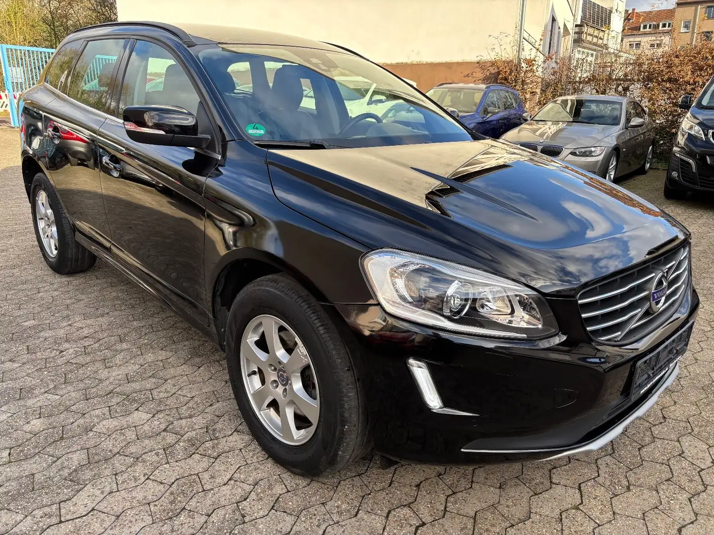 Volvo XC60 Momentum Leder/Navi/Xenon/Kamera/elHeckkl. Schwarz - 2