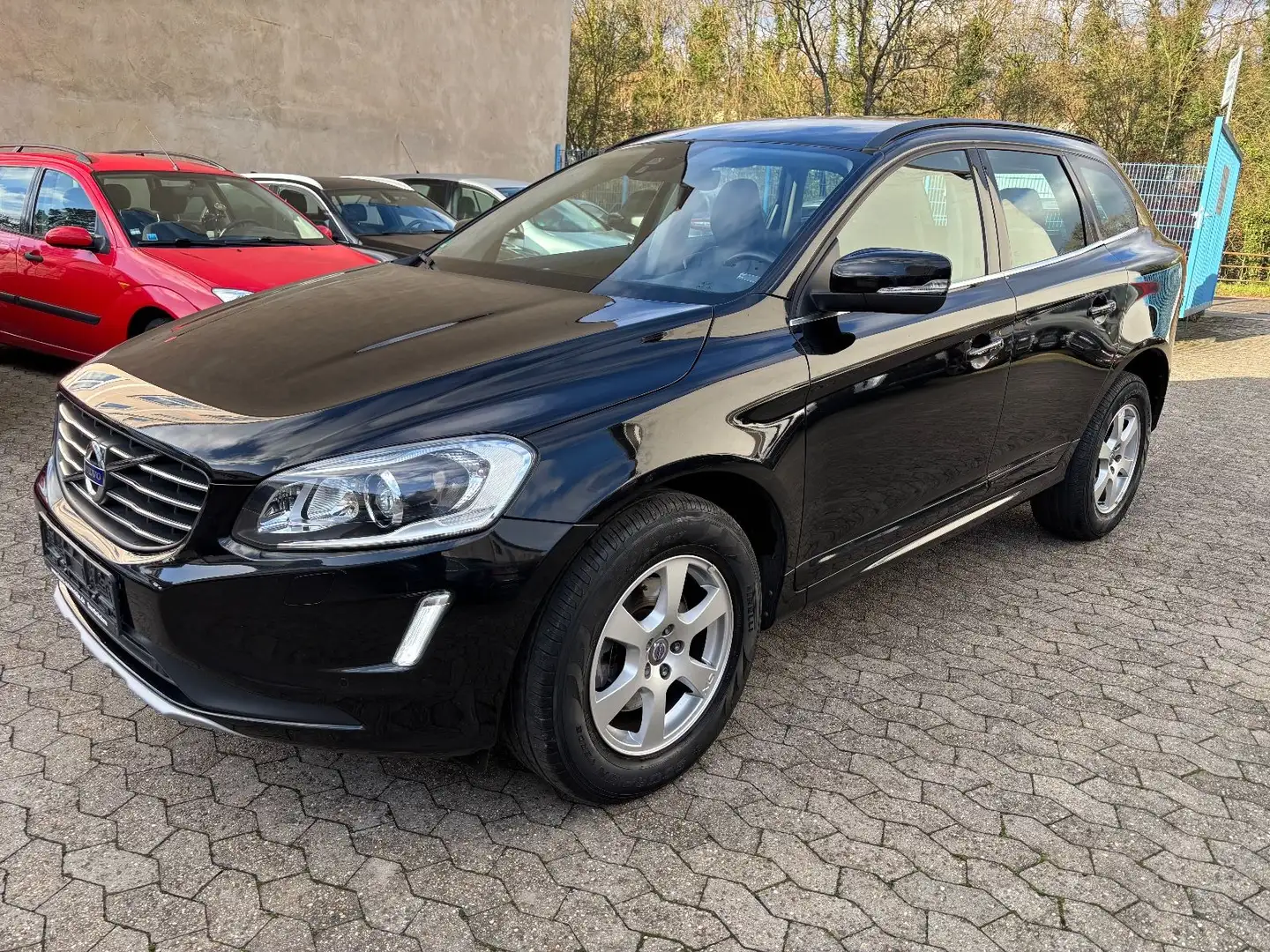 Volvo XC60 Momentum Leder/Navi/Xenon/Kamera/elHeckkl. Schwarz - 1