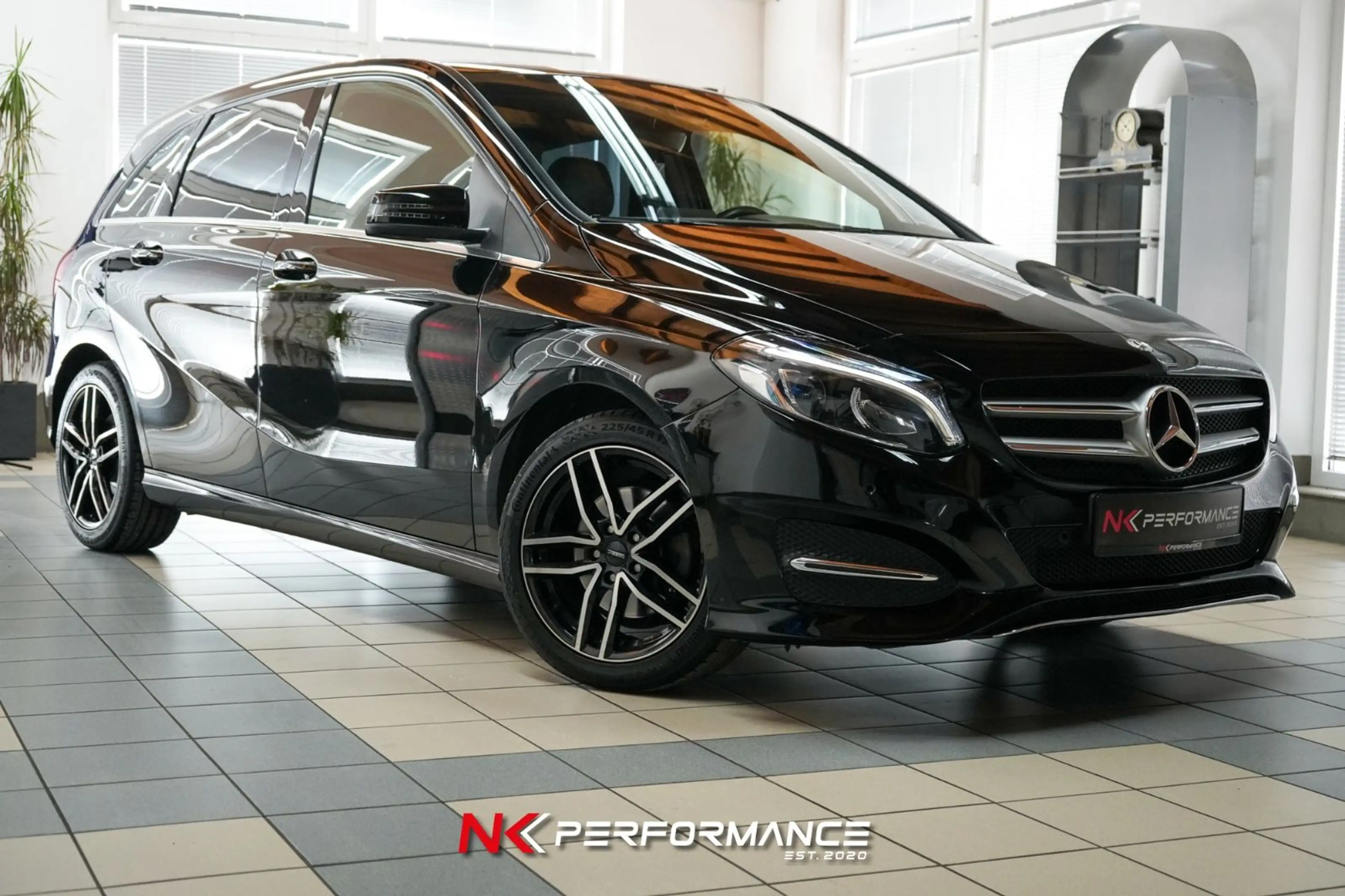 Mercedes-Benz B 220 4Matic Edition B / NAVI / KAMERA / PDC — photo 4