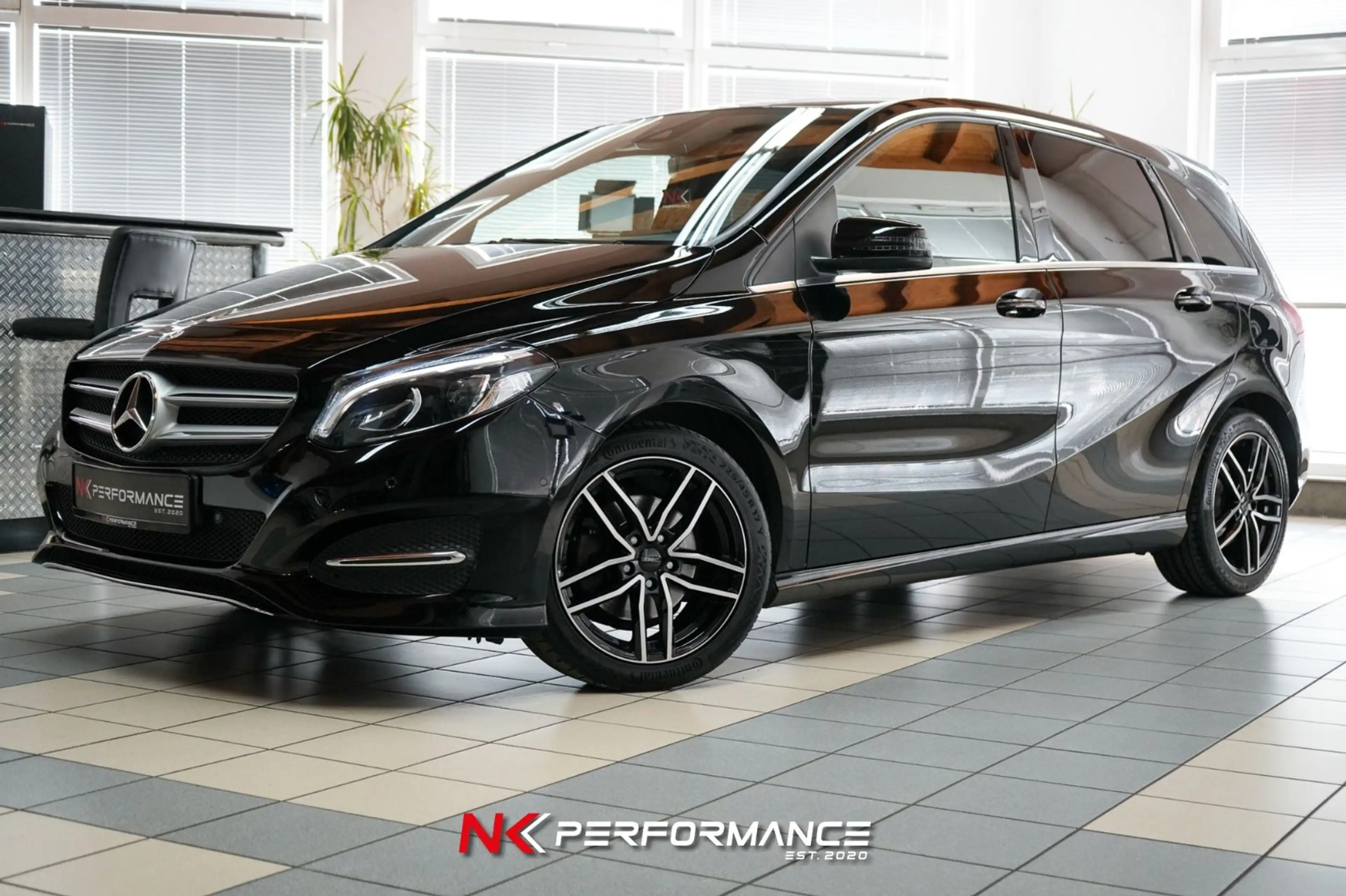 Mercedes-Benz B 220 4Matic Edition B / NAVI / KAMERA / PDC