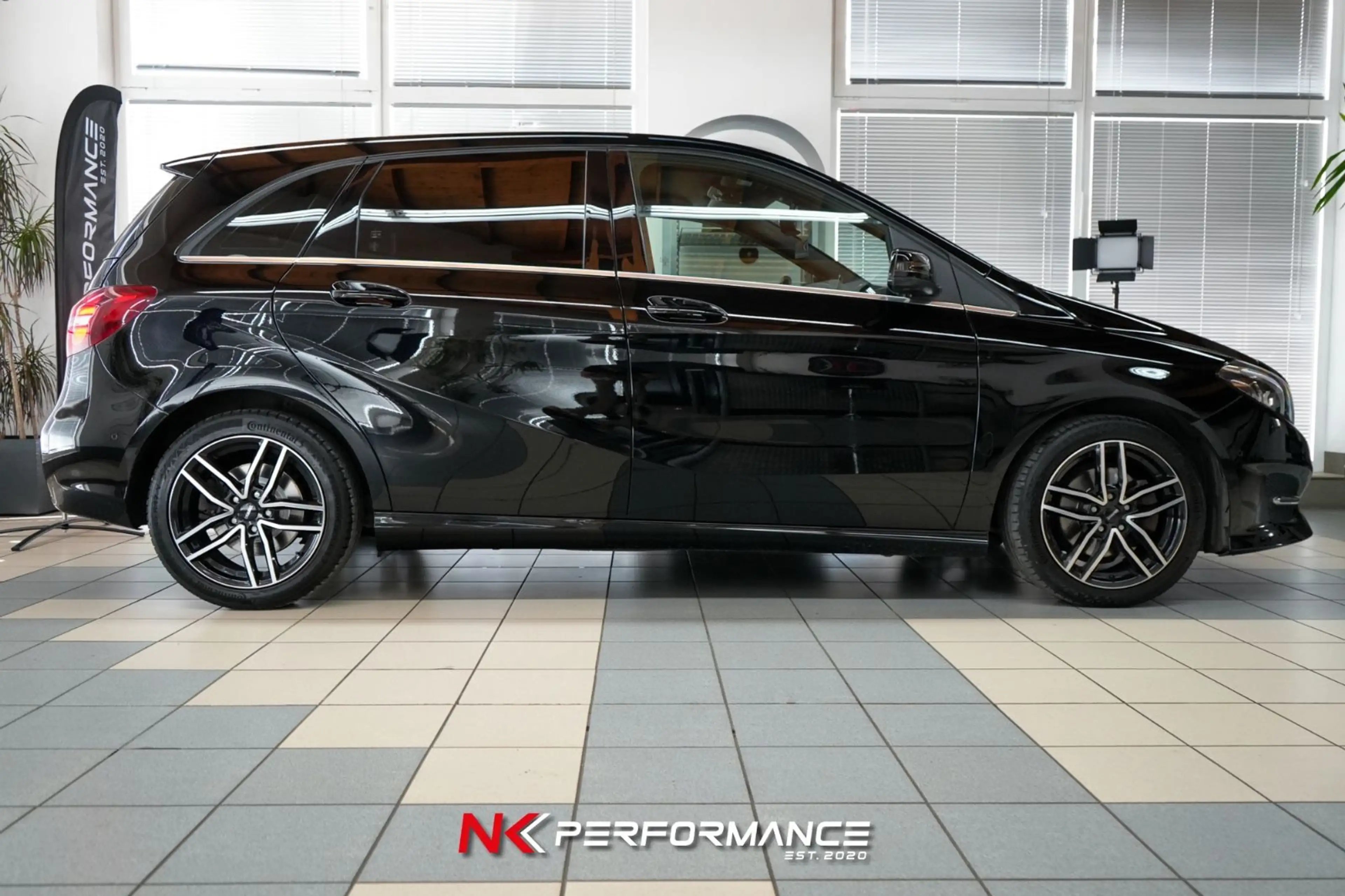 Mercedes-Benz B 220 4Matic Edition B / NAVI / KAMERA / PDC — photo 8