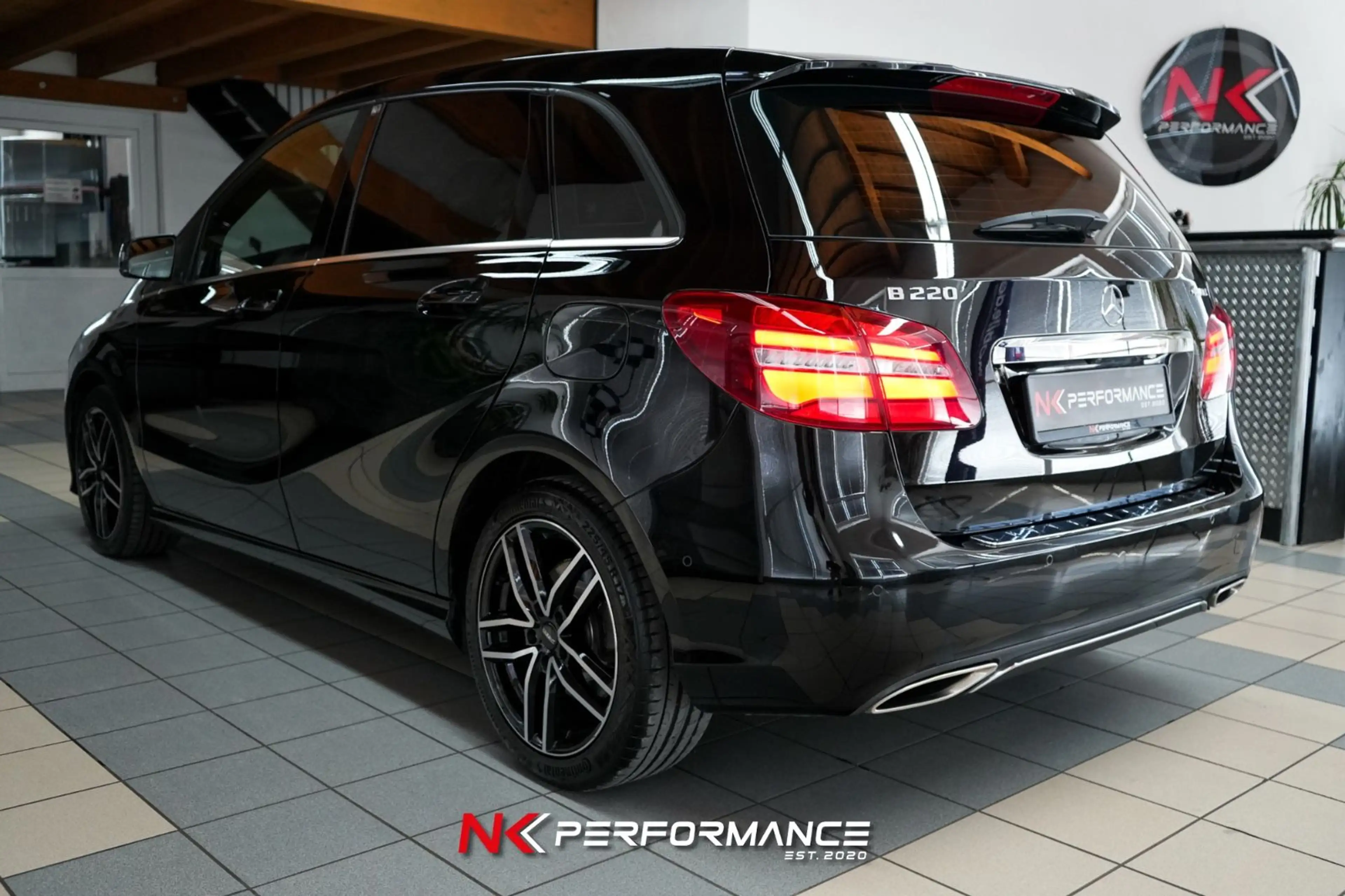Mercedes-Benz B 220 4Matic Edition B / NAVI / KAMERA / PDC — photo 13