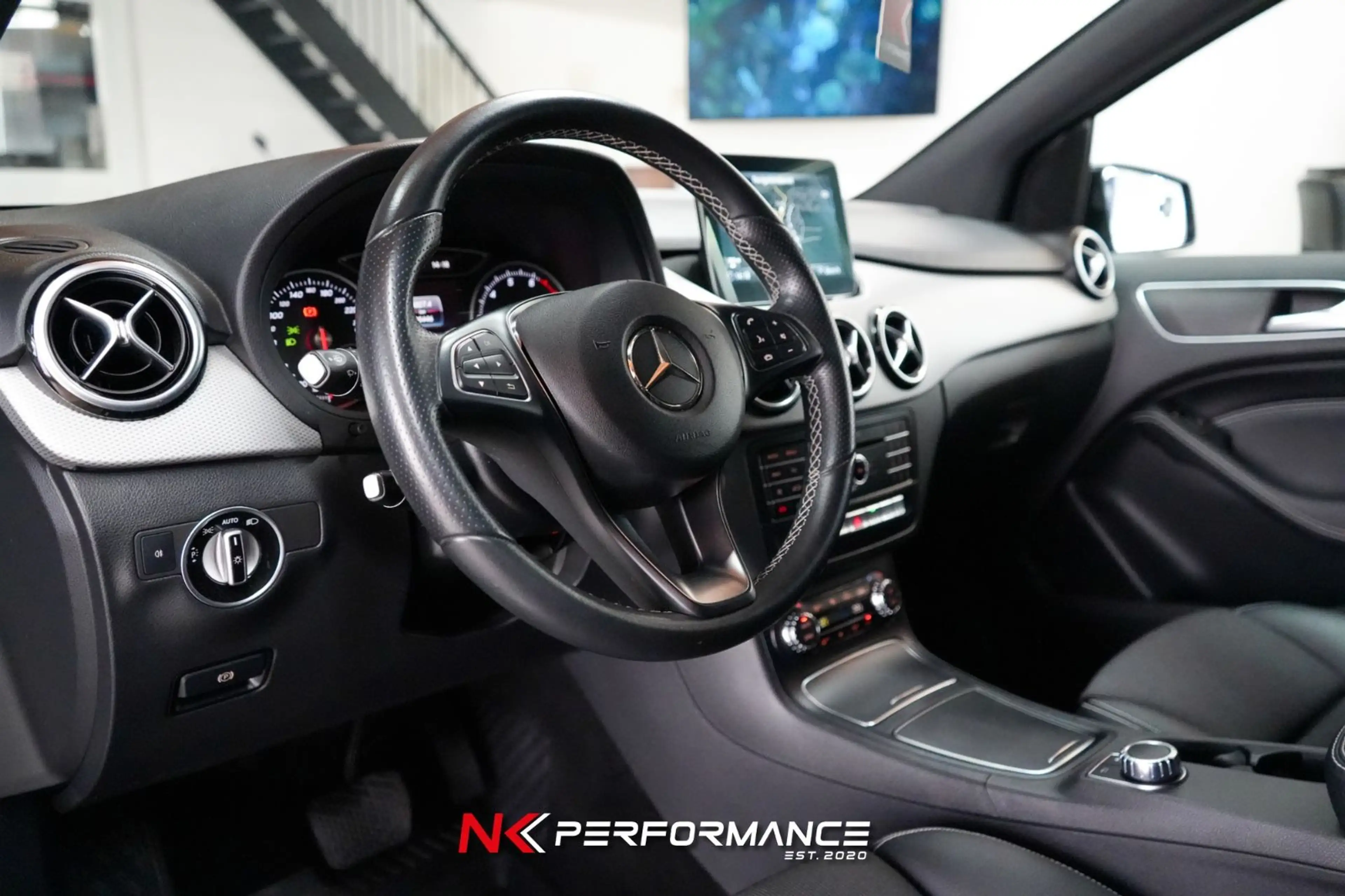 Mercedes-Benz B 220 4Matic Edition B / NAVI / KAMERA / PDC — photo 15