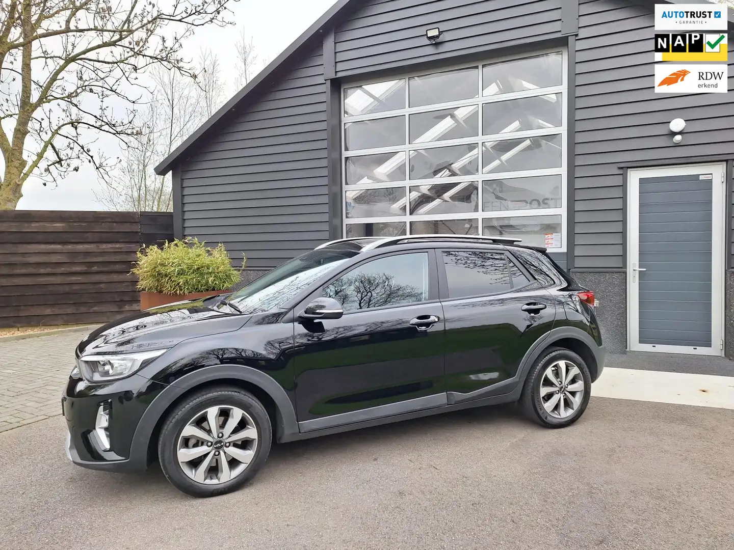 Kia Stonic 1.0 T-GDi MHEV DynamicPlusLine 1 Eig. Nw. Model. F Noir - 1