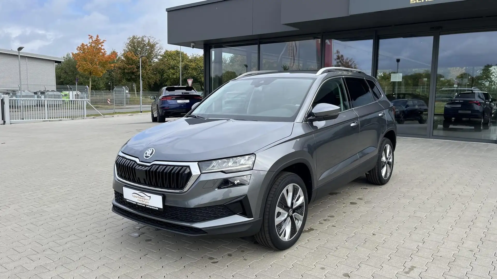 Skoda Karoq Selection ACC; DSG; AHK Grau - 1