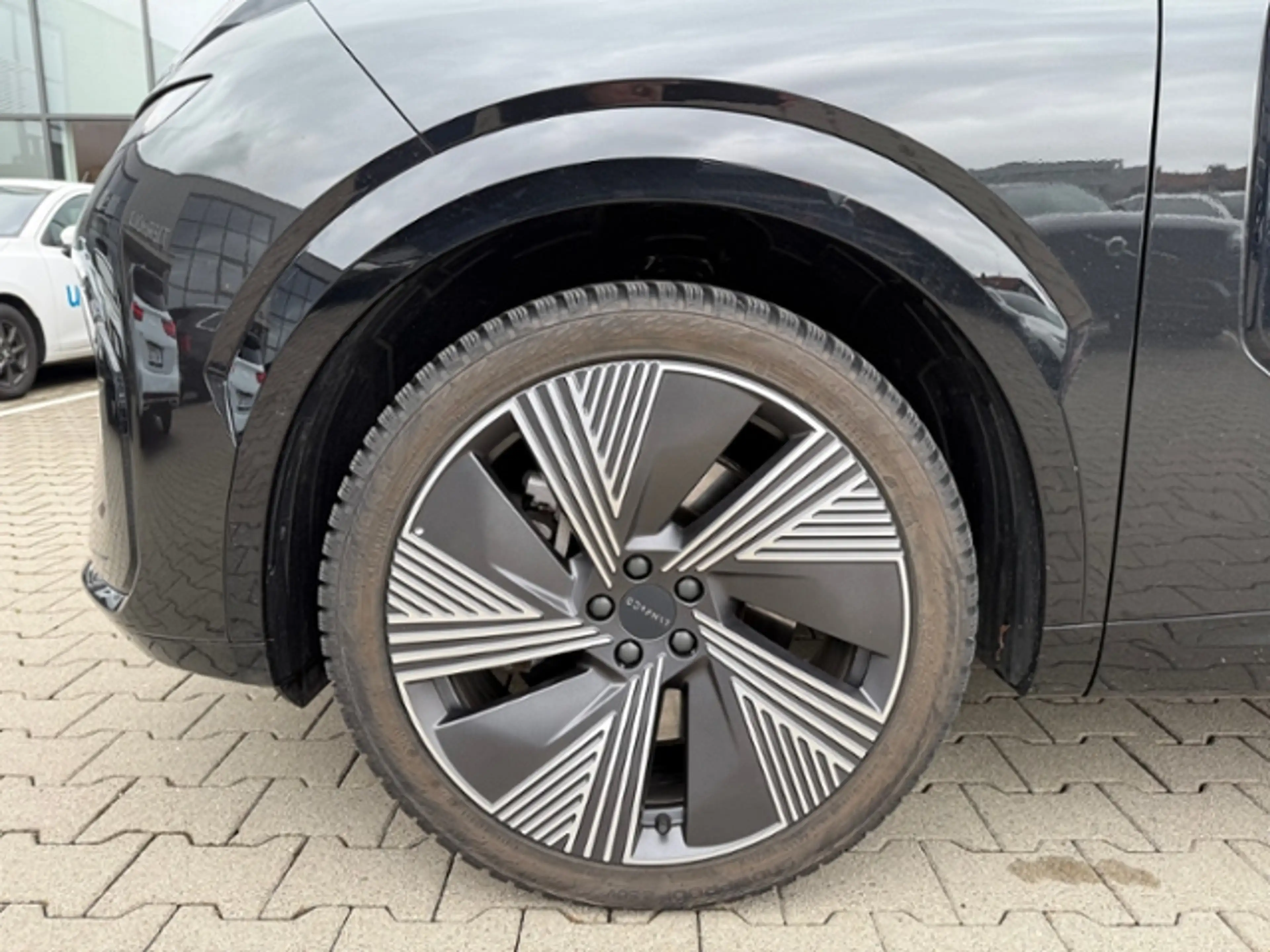 Lynk & Co 08 More  1.5 T Plug-in-Hybrid — photo 10