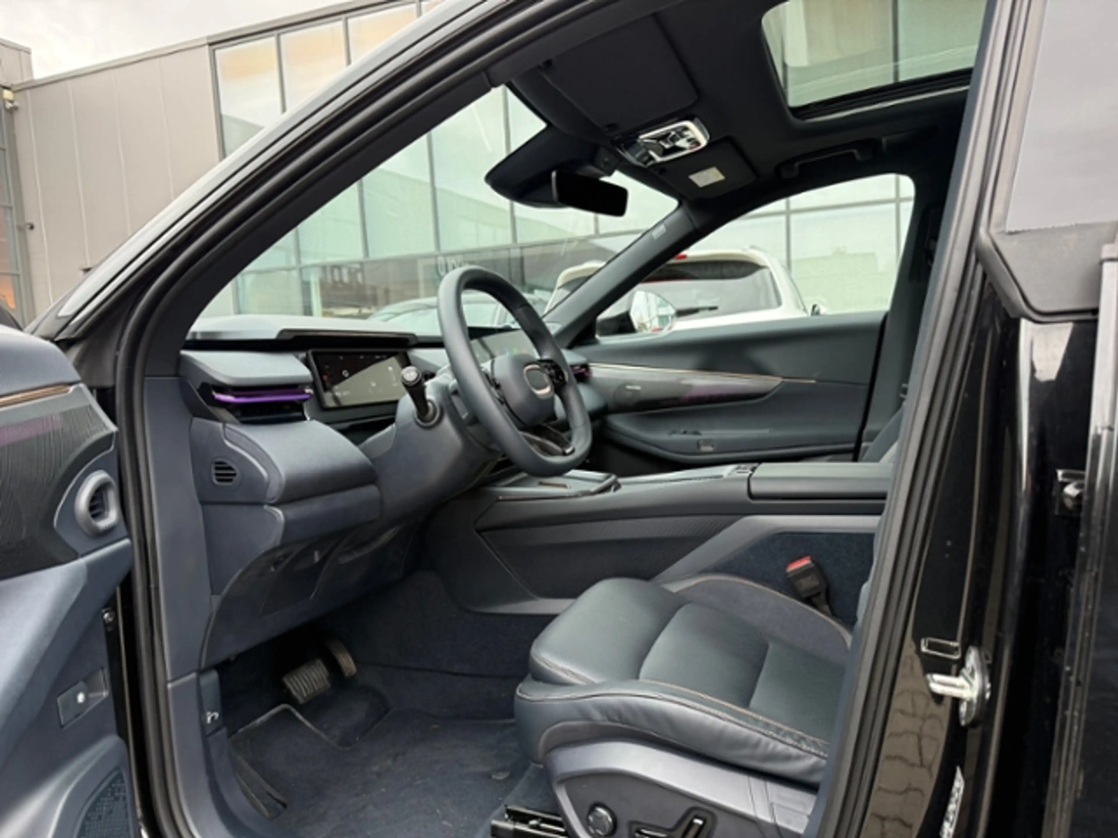 Lynk & Co 08 More  1.5 T Plug-in-Hybrid — photo 13