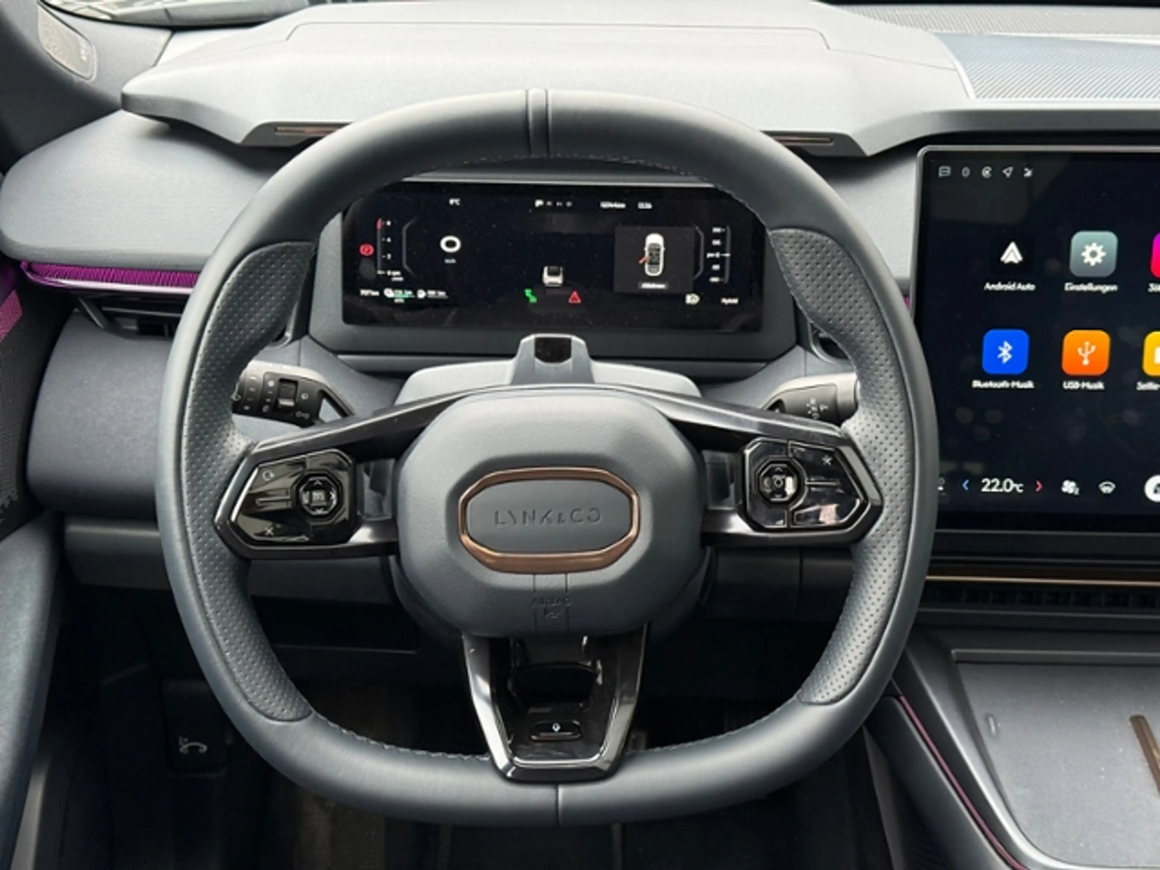 Lynk & Co 08 More  1.5 T Plug-in-Hybrid — photo 12