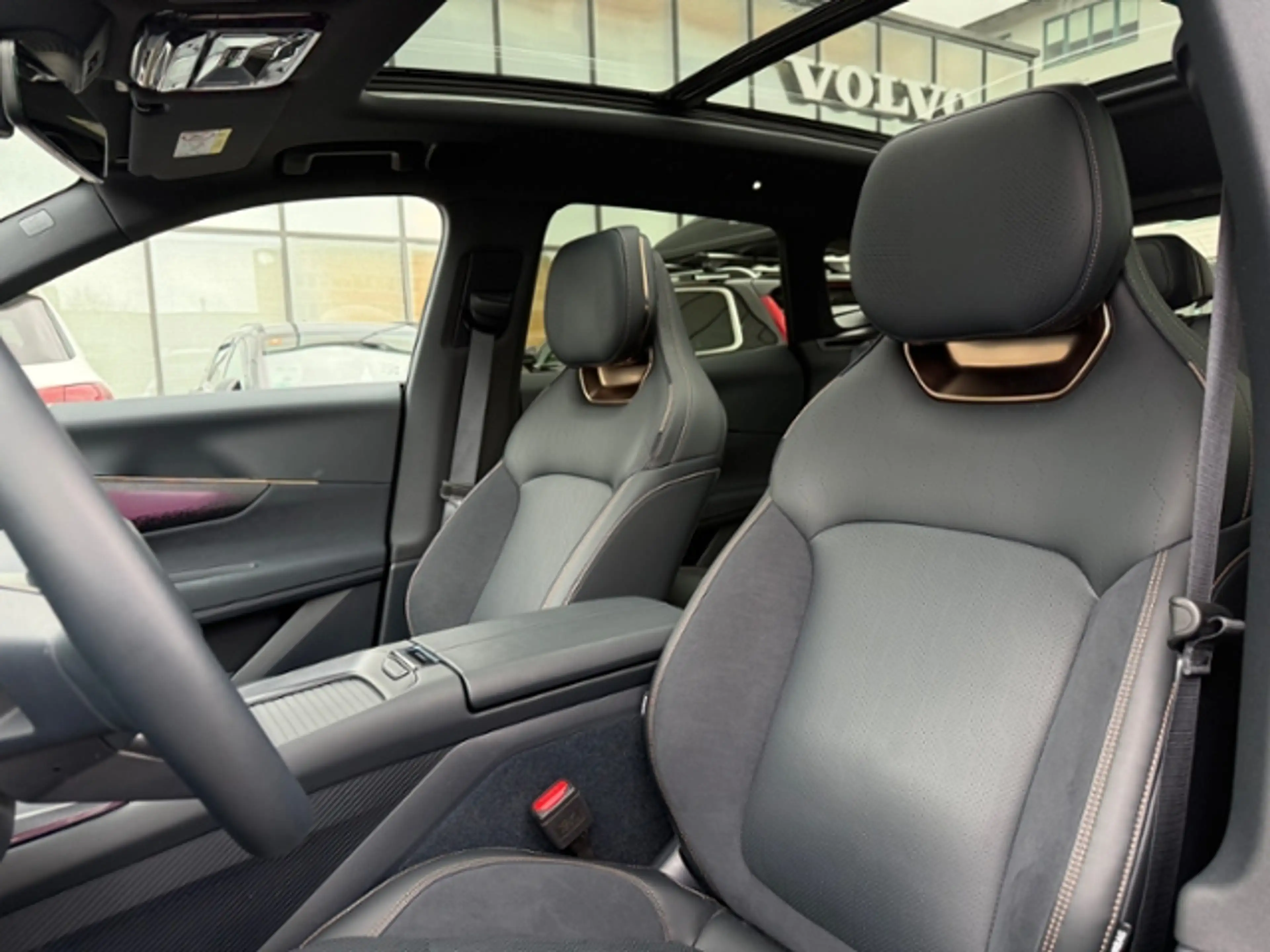 Lynk & Co 08 More  1.5 T Plug-in-Hybrid — photo 14