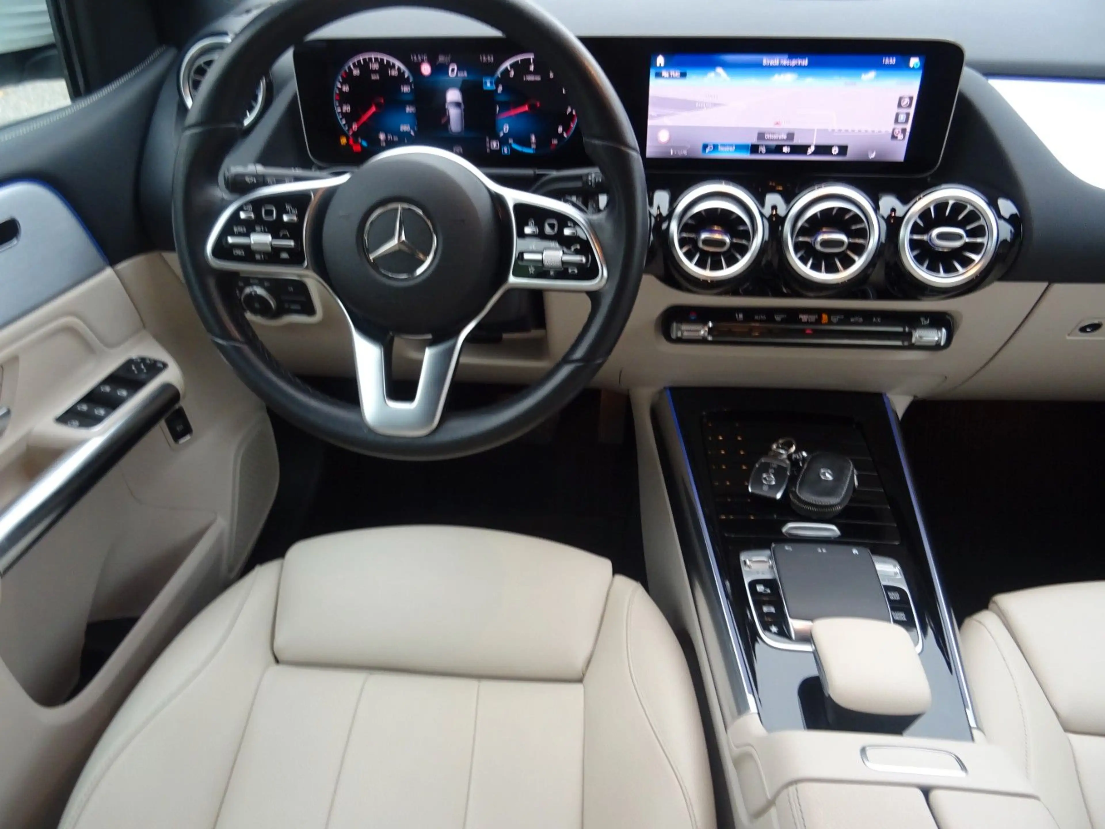 Mercedes-Benz B 220 4Matic — photo 15