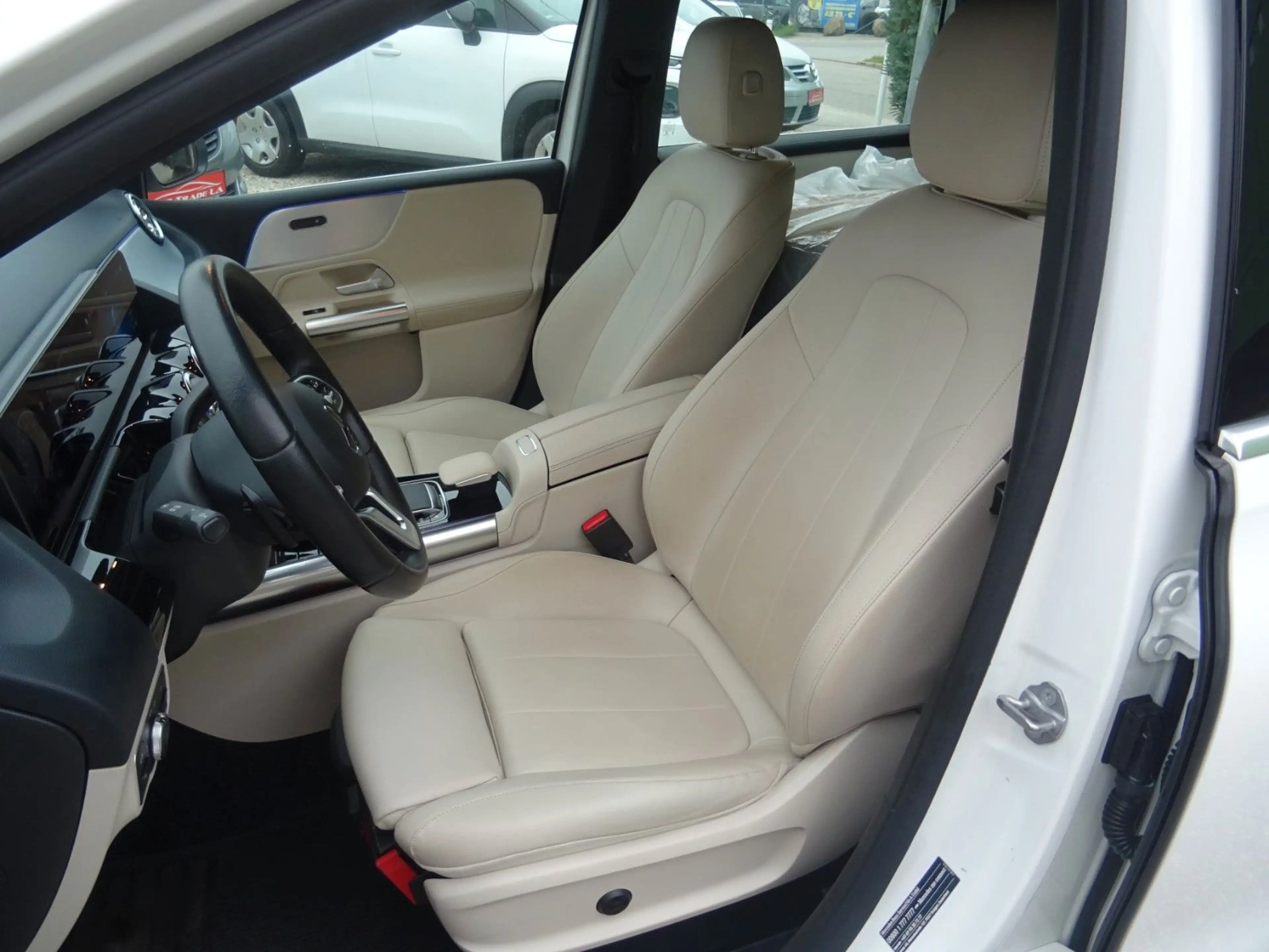 Mercedes-Benz B 220 4Matic — photo 13