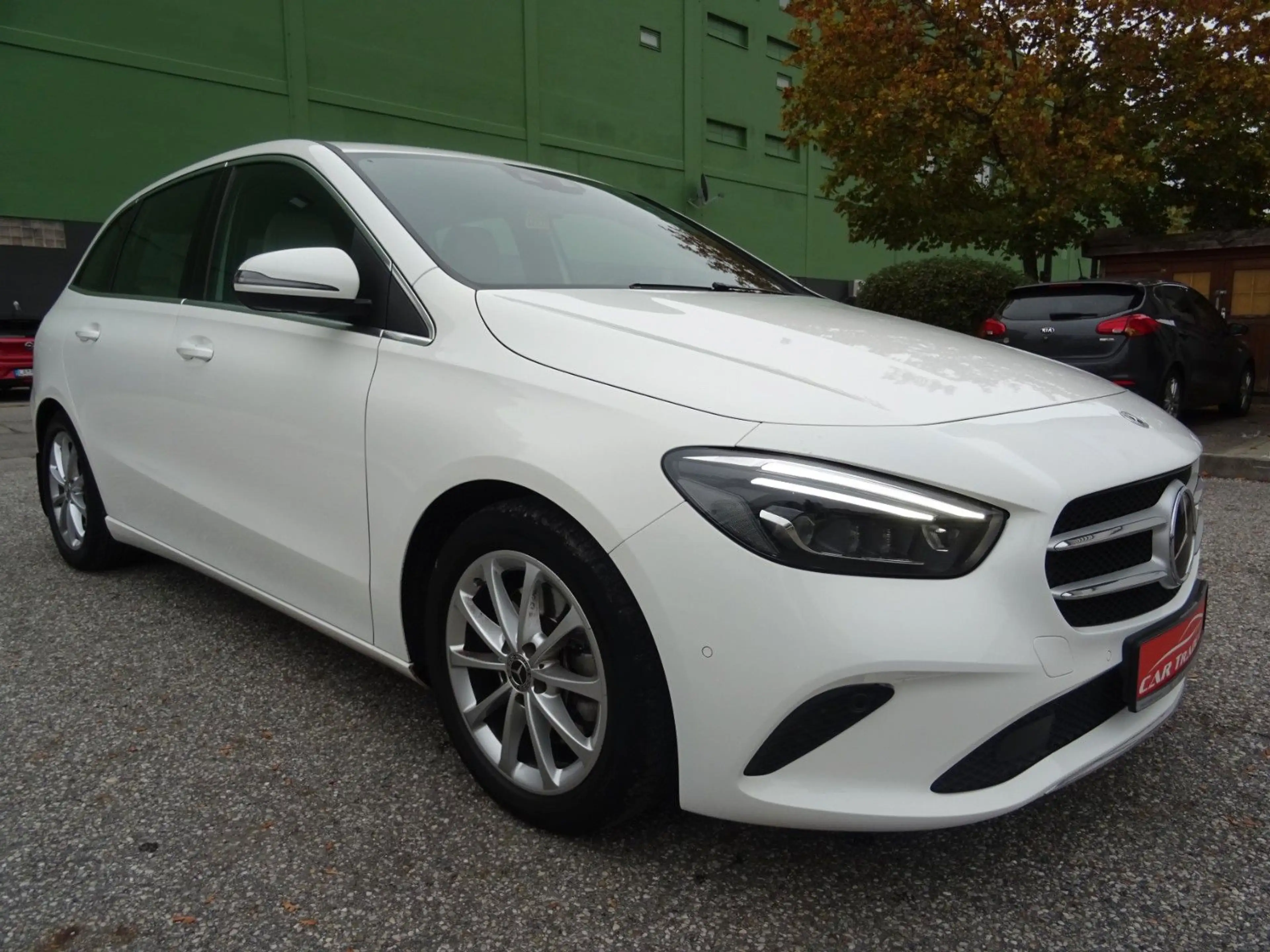 Mercedes-Benz B 220 4Matic — photo 2