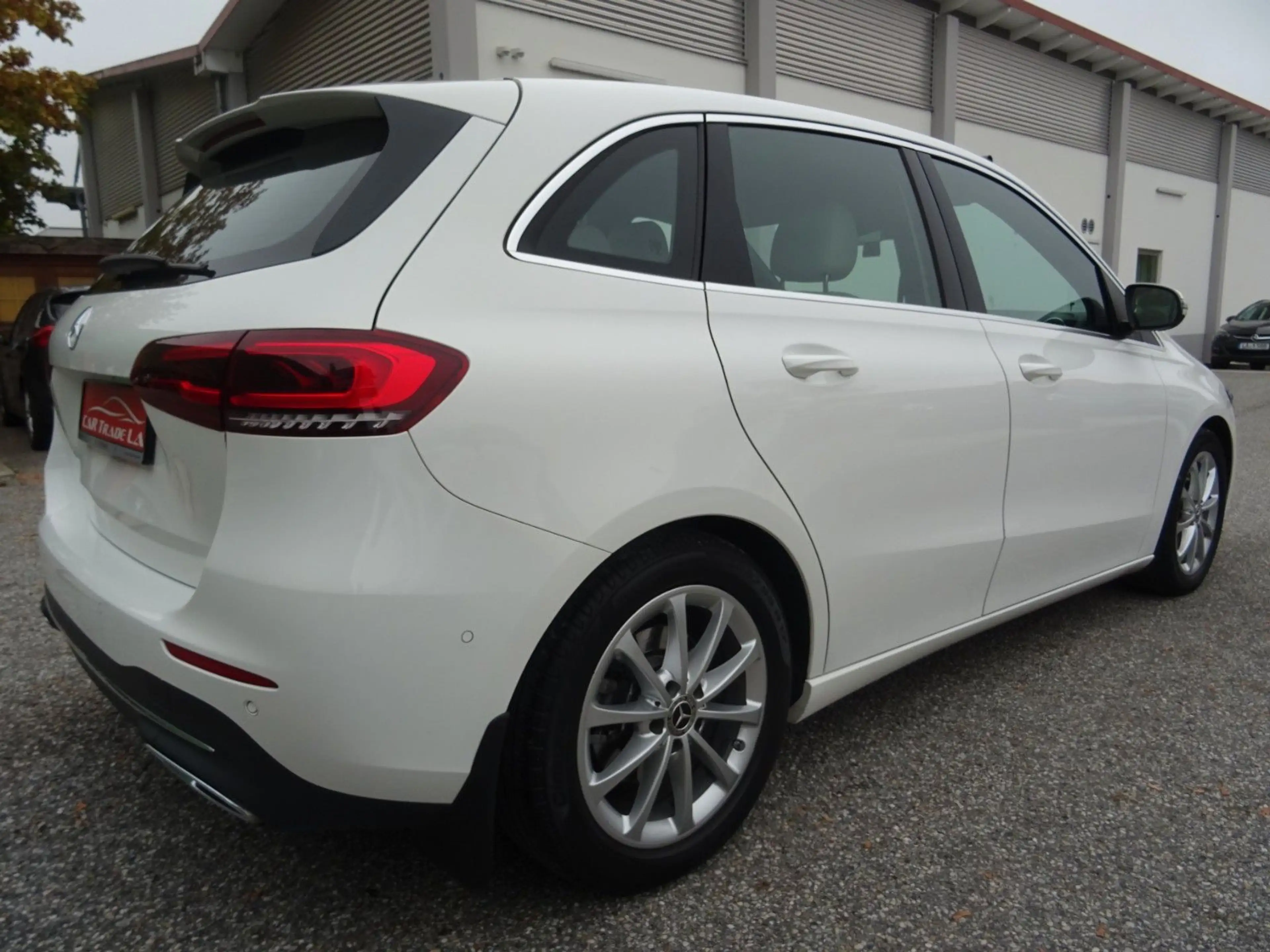 Mercedes-Benz B 220 4Matic — photo 6
