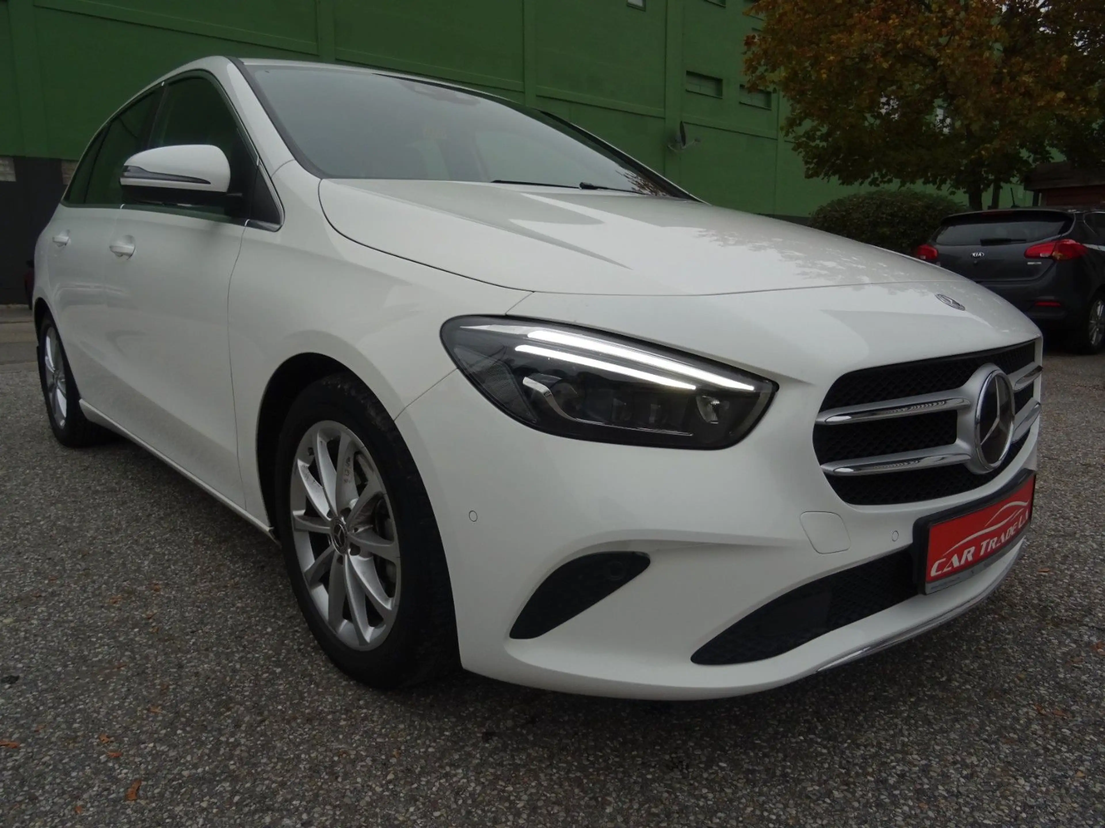 Mercedes-Benz B 220 4Matic — photo 10