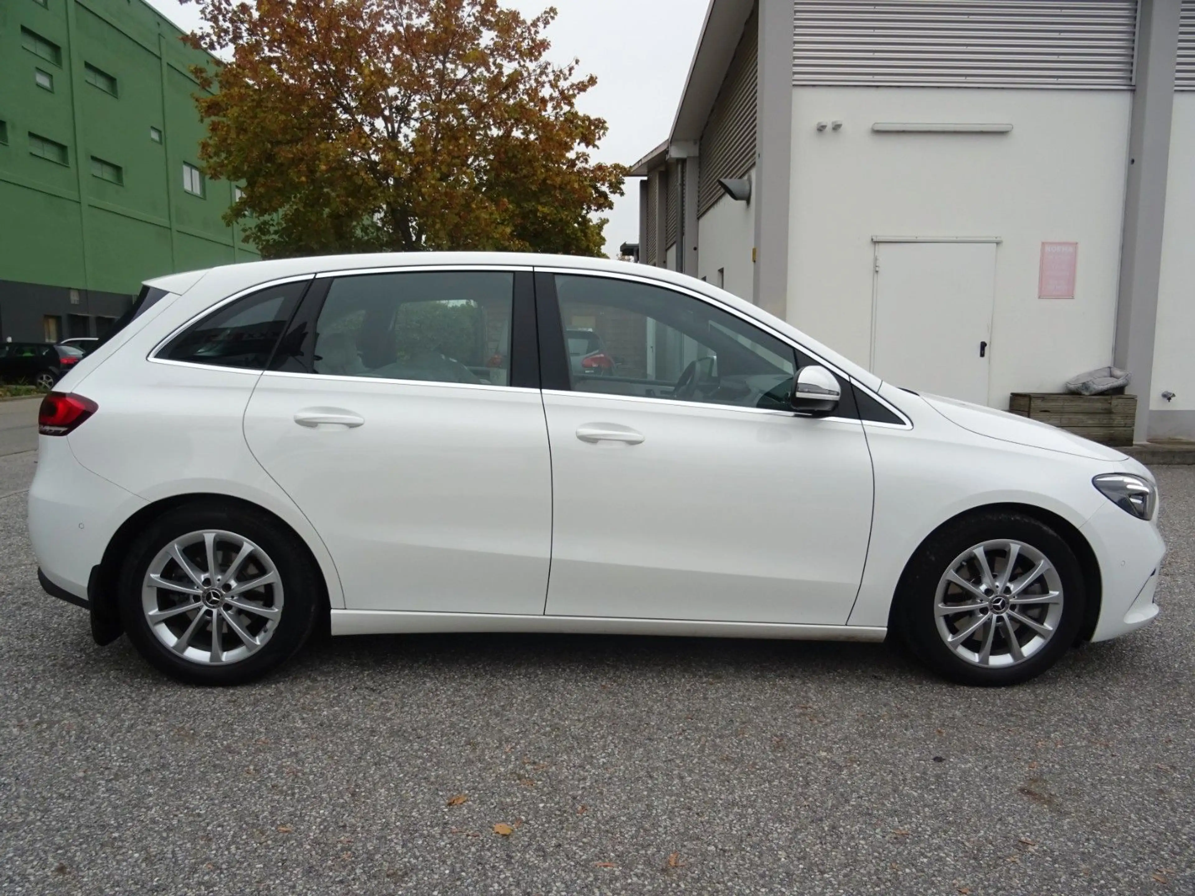 Mercedes-Benz B 220 4Matic — photo 7
