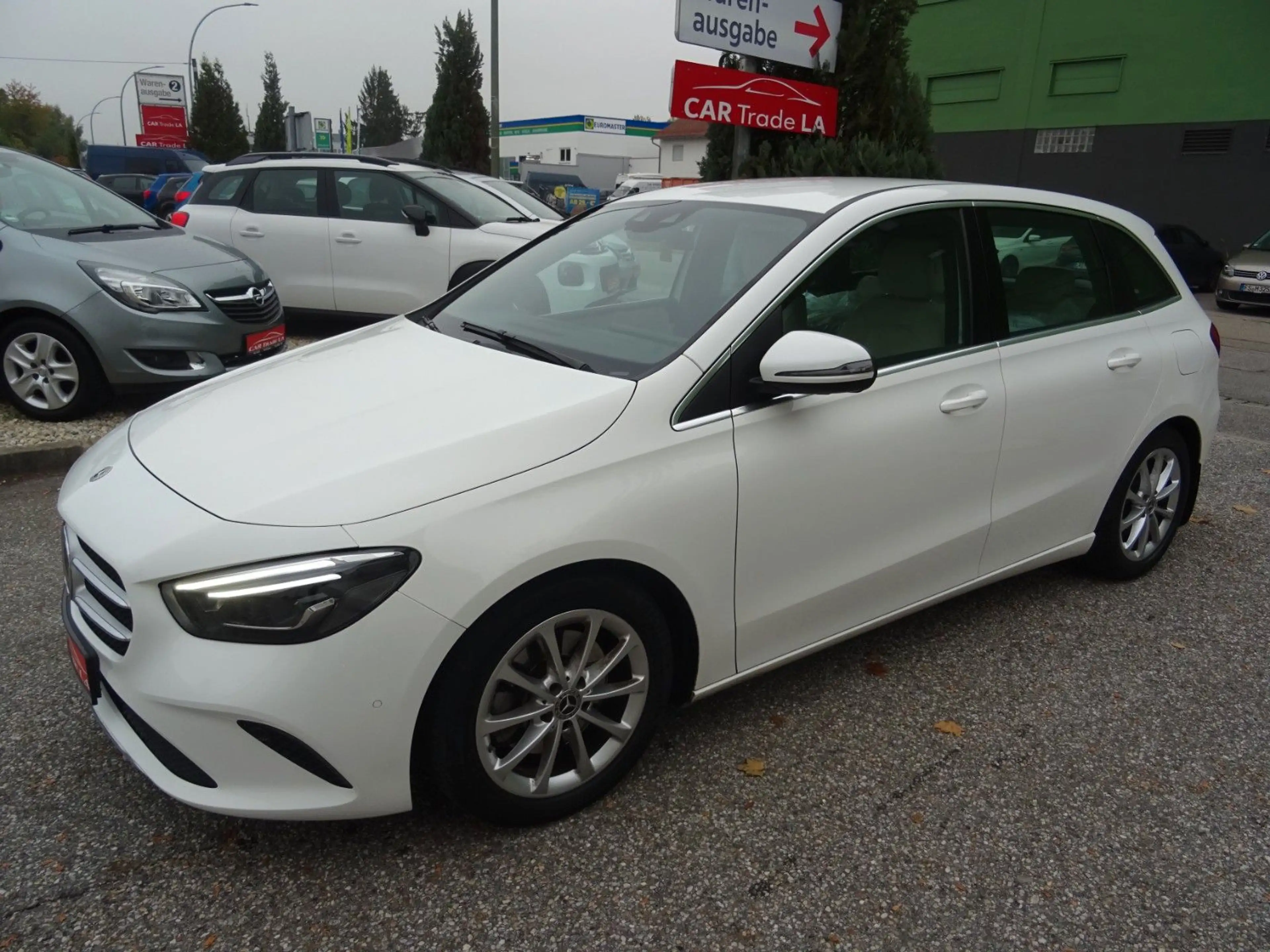 Mercedes-Benz B 220 4Matic — photo 11