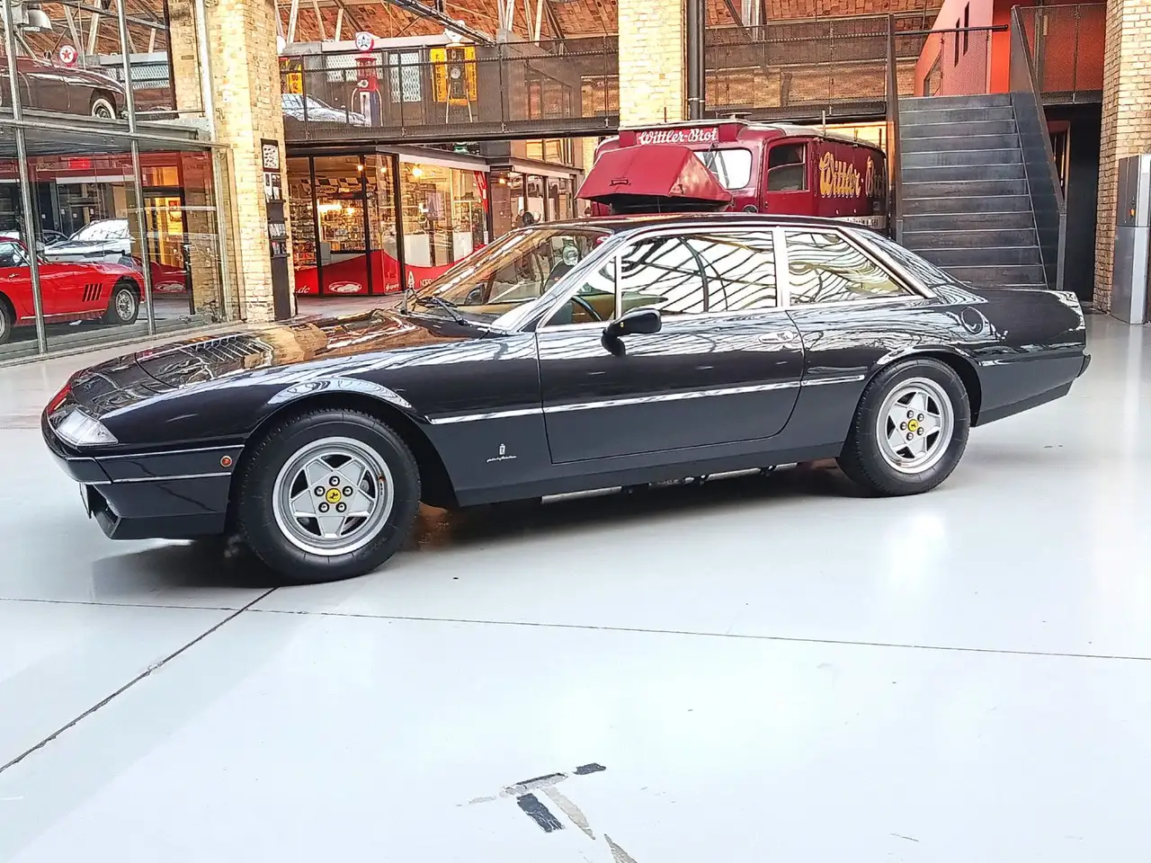Ferrari 412 i - Schweizer Modell mit 5Gang-Schaltgetriebe, foto 11
