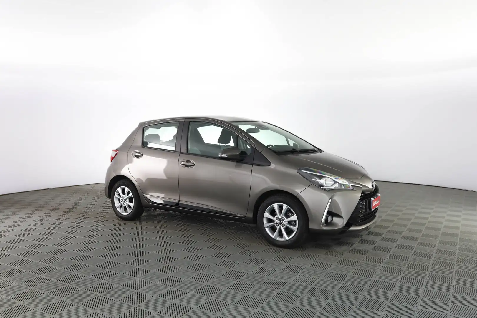 Toyota Yaris 1.0 5 porte Active Grigio - 2