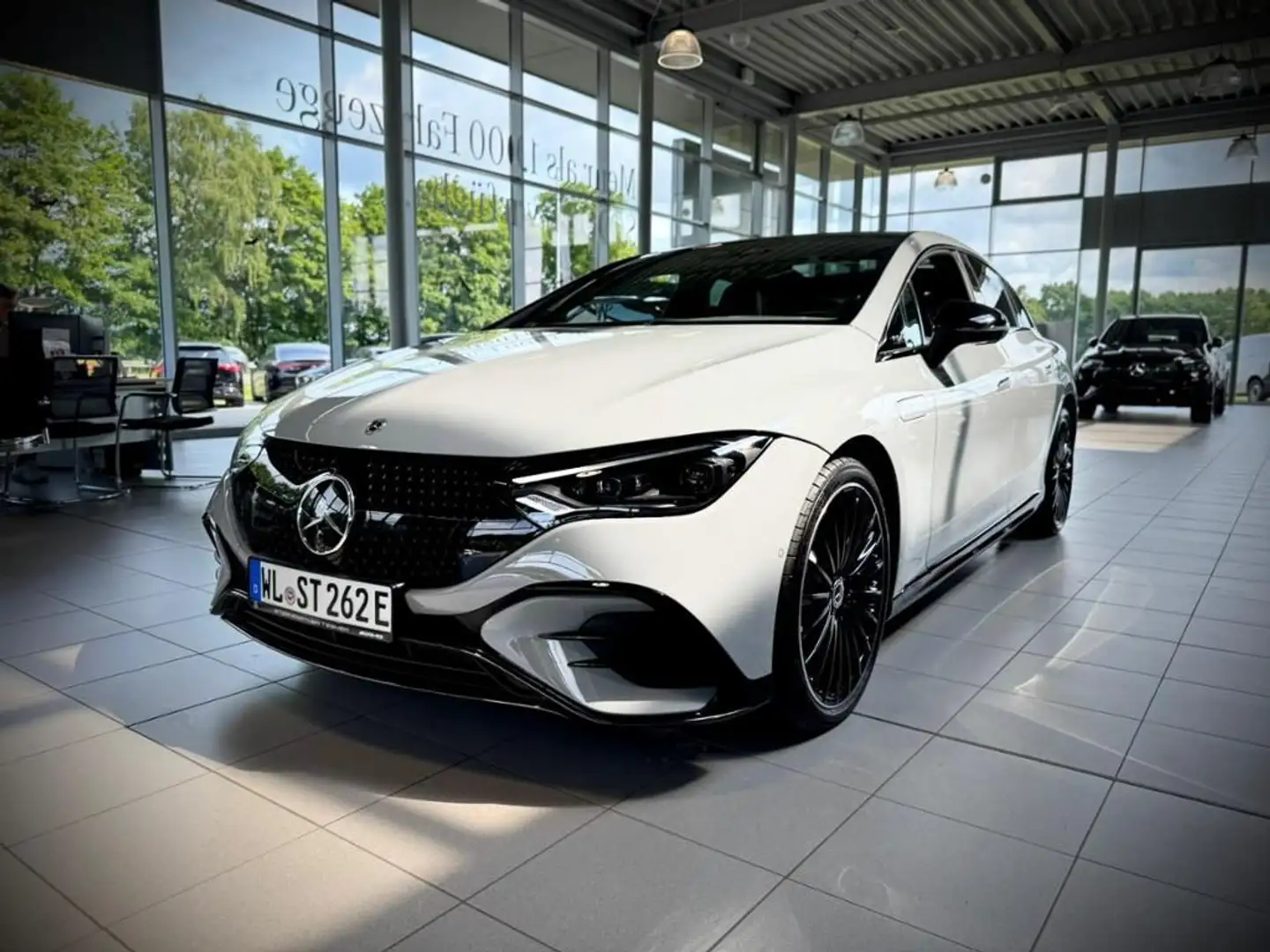 Mercedes-Benz EQE 350 4M AMG+Night+PANO+AHK+HuD+Massage+Airmat Grau - 2
