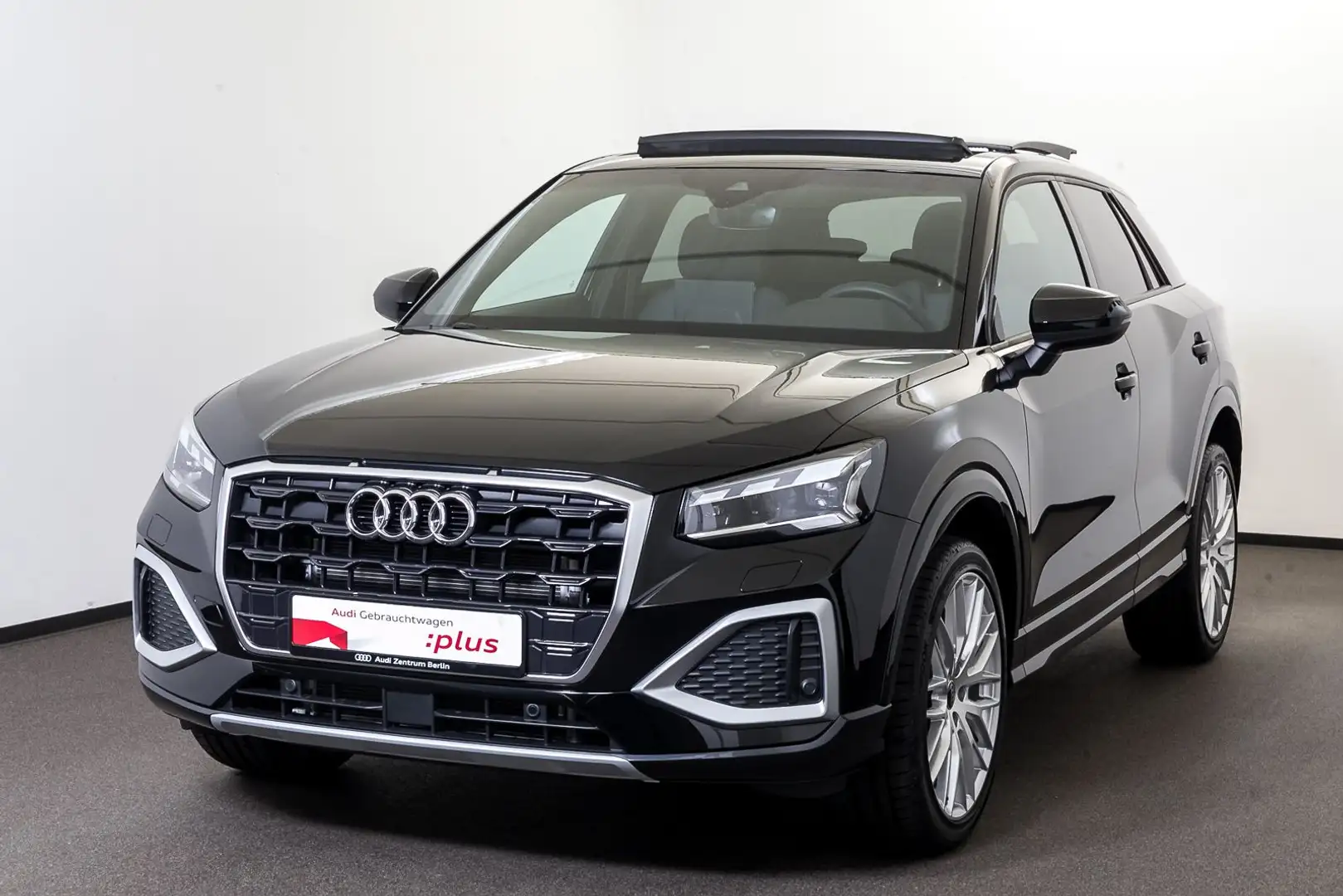 Audi Q2 Advanced 35 TFSI S tr. AHK MATRIX PANO RFK Schwarz - 2