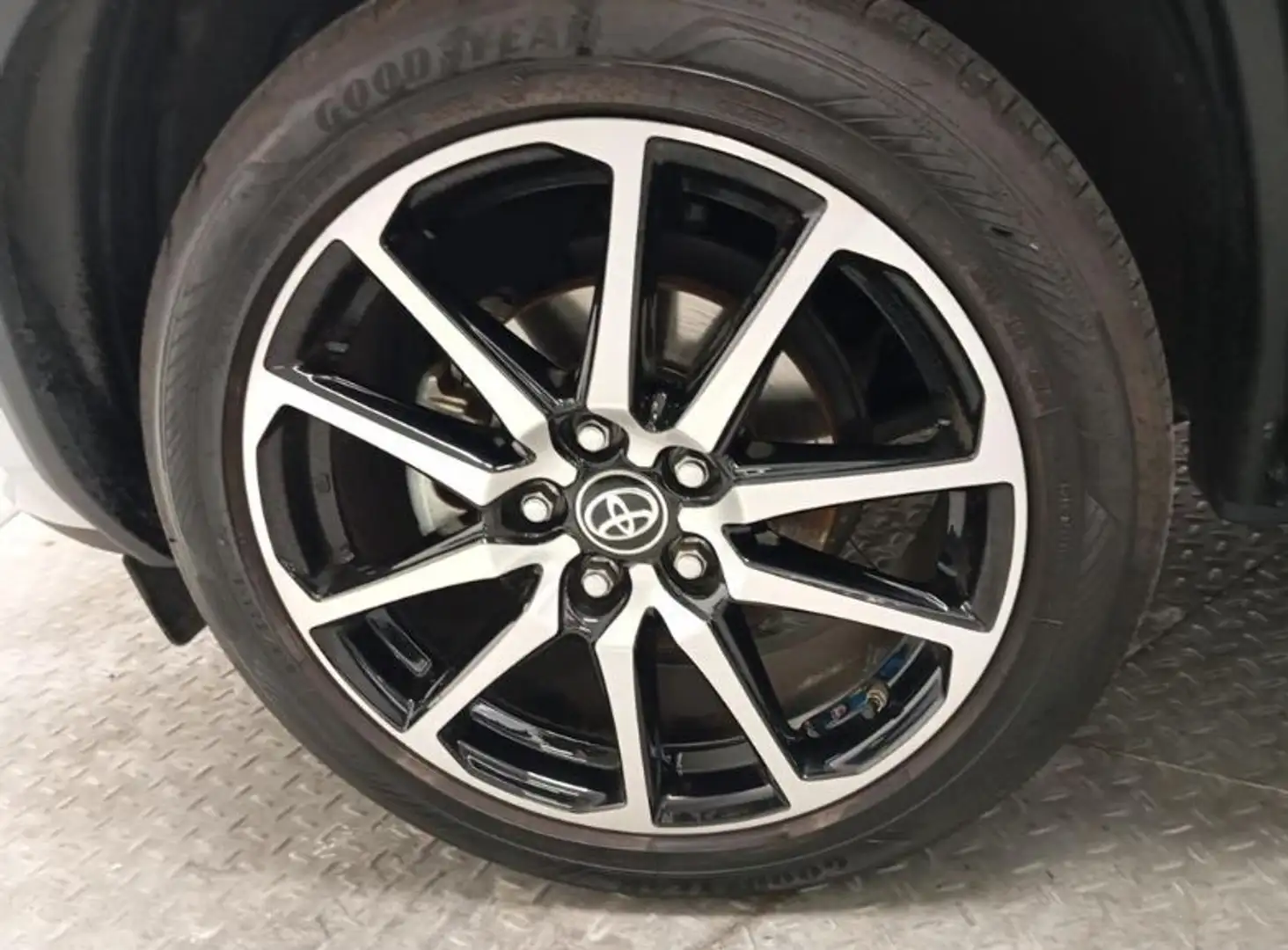 Toyota Yaris Cross 130H Style 4x4 - 2