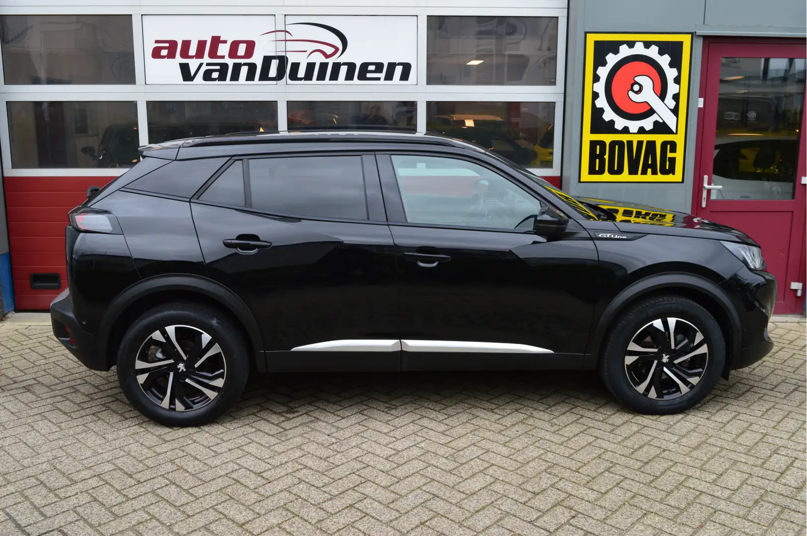 Peugeot 2008 1.2 PureTech GT-Line O.a: Clima, Navi, ACC, Camera Zwart - 2