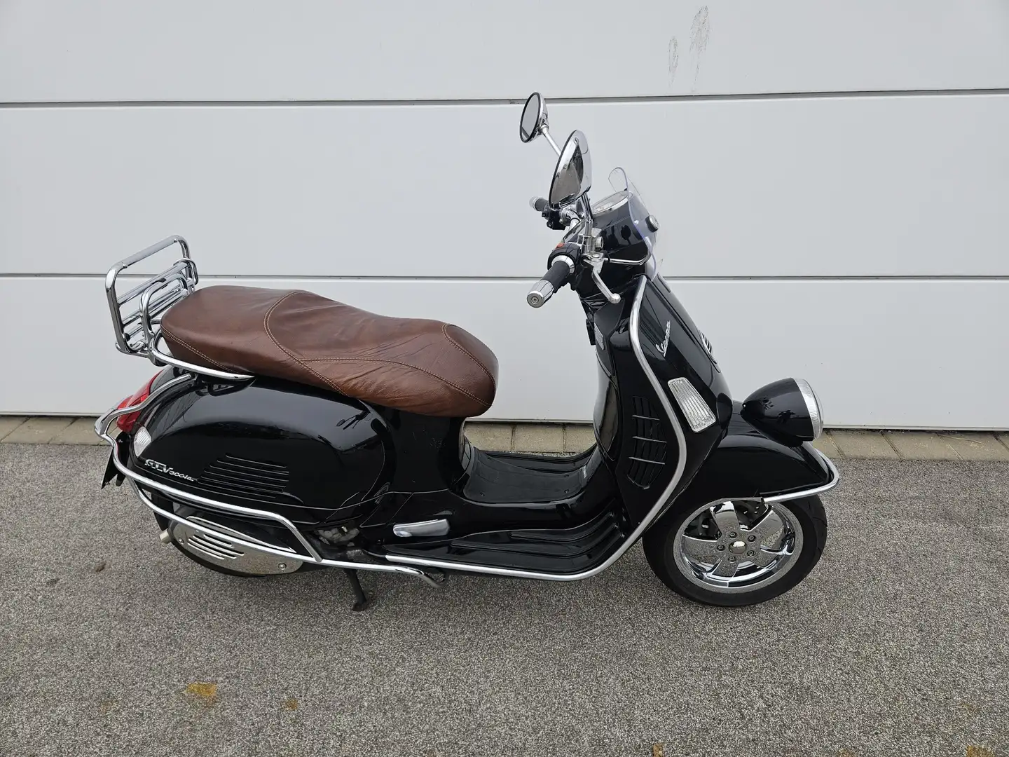 Vespa GTV 300 Zwart - 1
