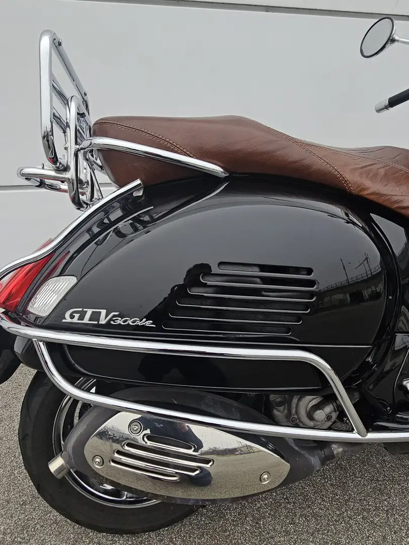Vespa GTV 300 Zwart - 2