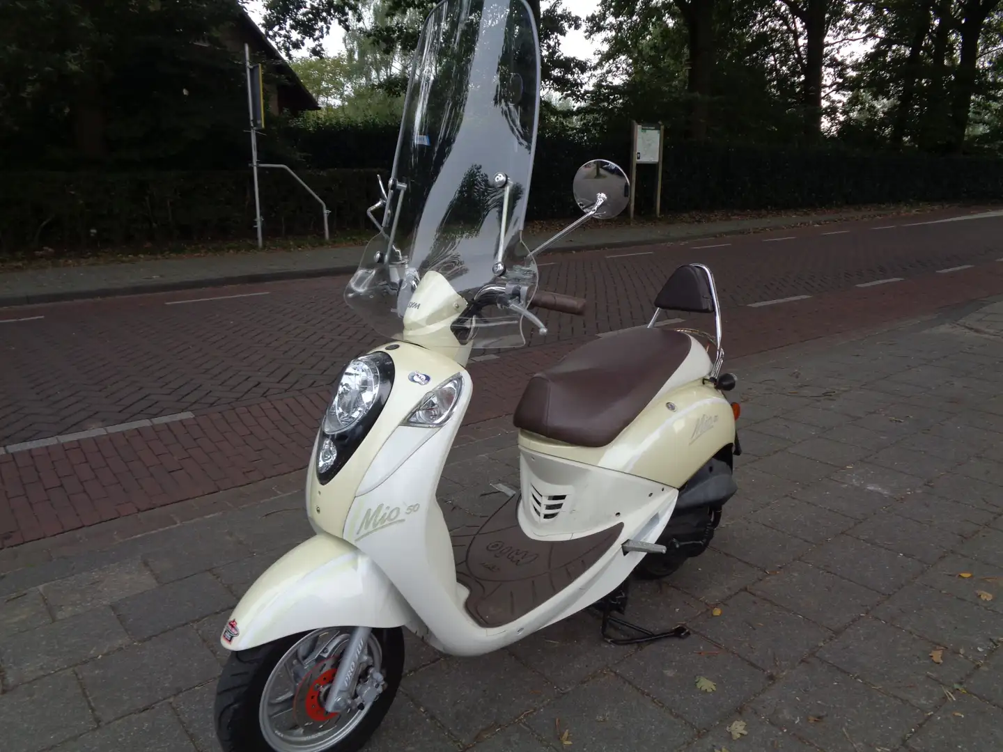 SYM Mio Snorscooter 50 Wit - 2