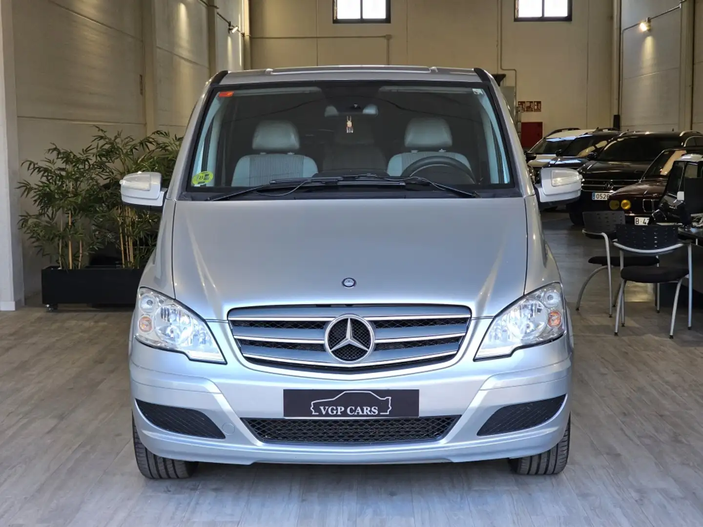 Mercedes-Benz Viano 2.0CDI Trend Compacto Plateado - 2