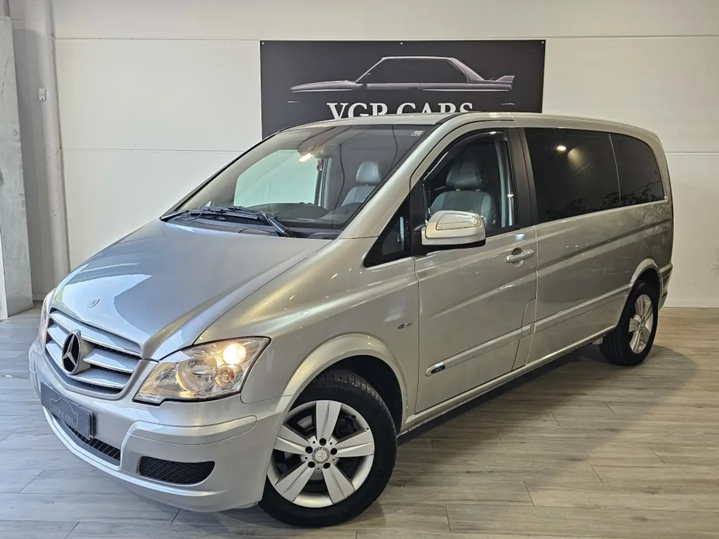 Mercedes-Benz Viano 2.0CDI Trend Compacto Plateado - 1