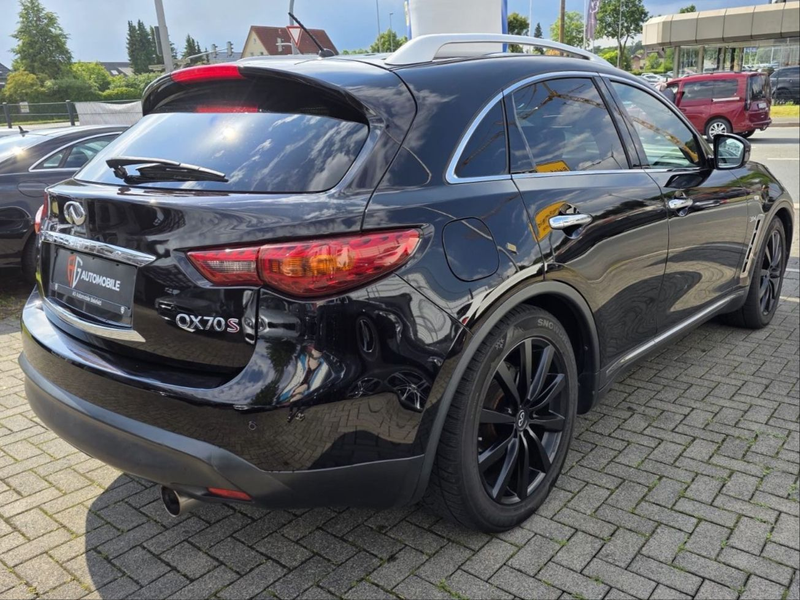 Infiniti QX70 30d S — photo 6