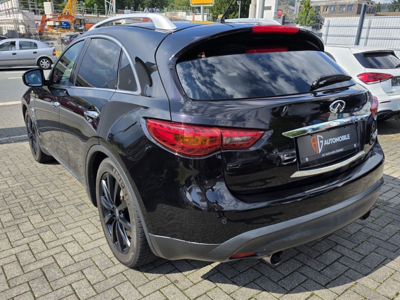Infiniti QX70 30d S — photo 3