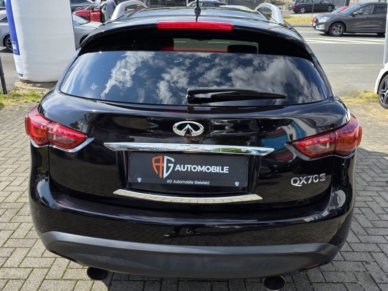 Infiniti QX70 30d S — photo 4