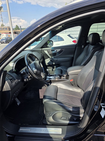 Infiniti QX70 30d S — photo 14