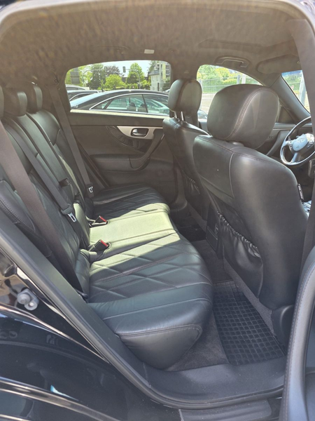 Infiniti QX70 30d S — photo 7