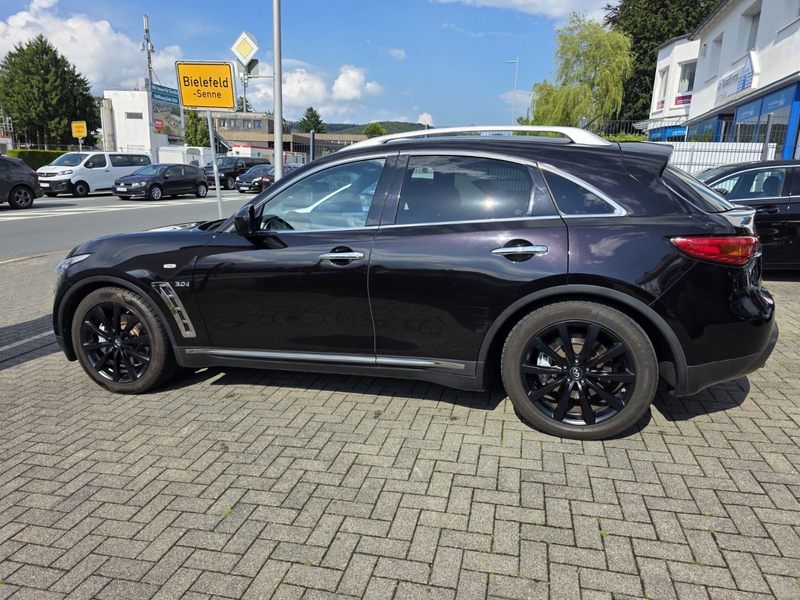 Infiniti QX70 30d S — photo 12