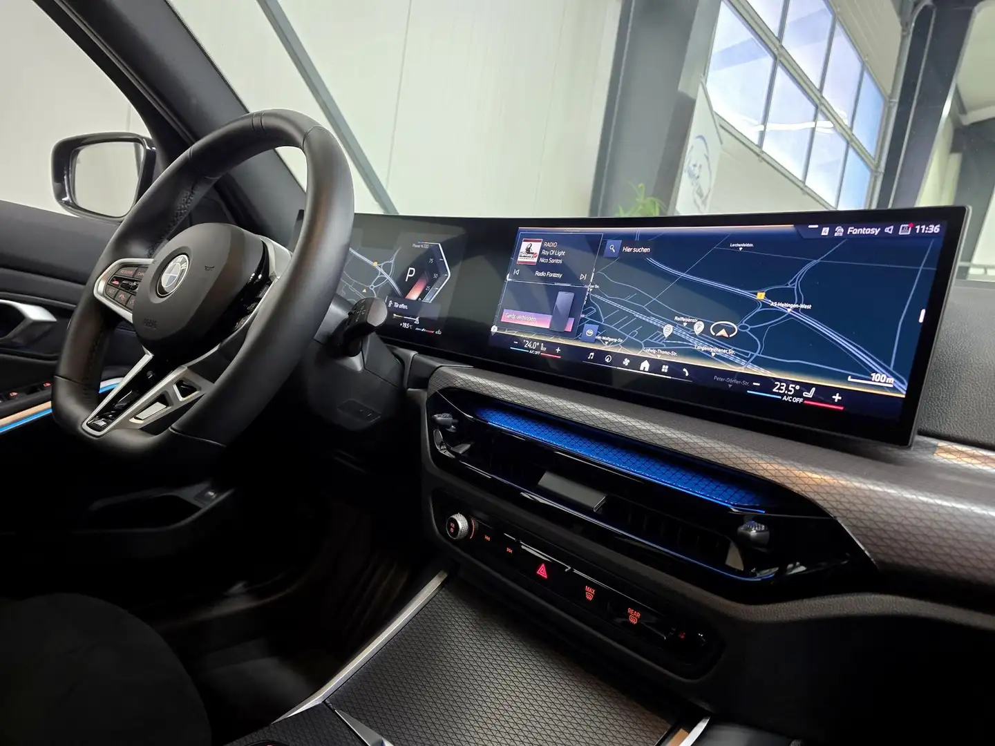 BMW 330 d xDrive LCI II M Sport *19 Zoll*HuD*360*AHK* Zwart - 2