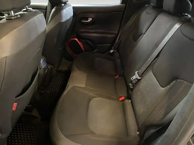 Jeep Renegade view 8