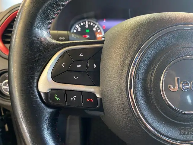 Jeep Renegade view 13