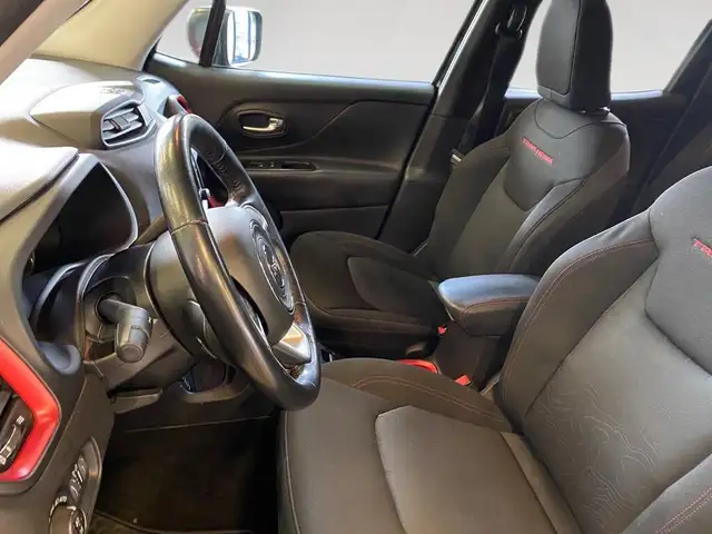 Jeep Renegade view 7
